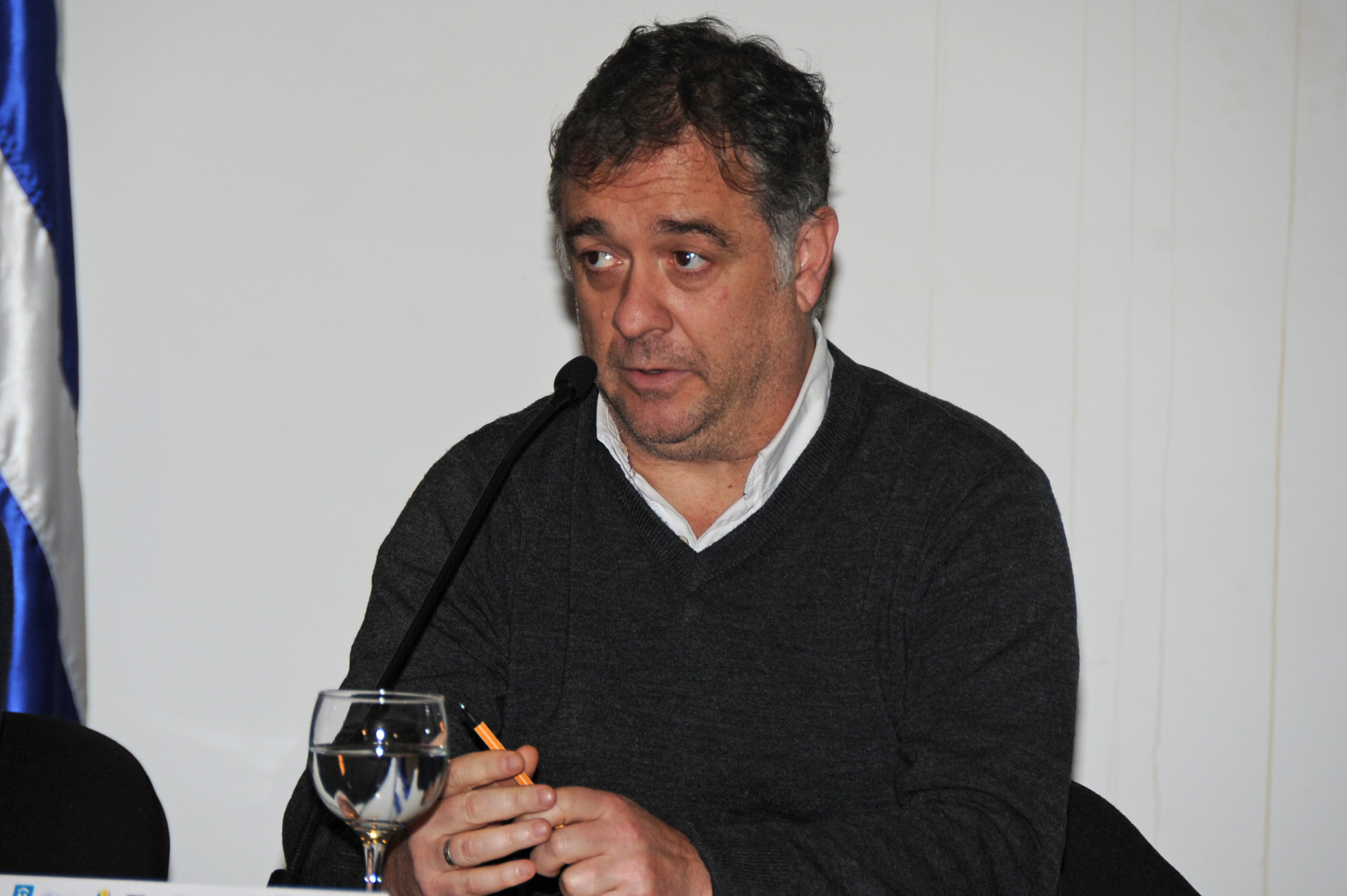 Director de Movilidad de la Intendencia de Montevideo, Pablo Inthamoussu, dirigiéndose a los presentes