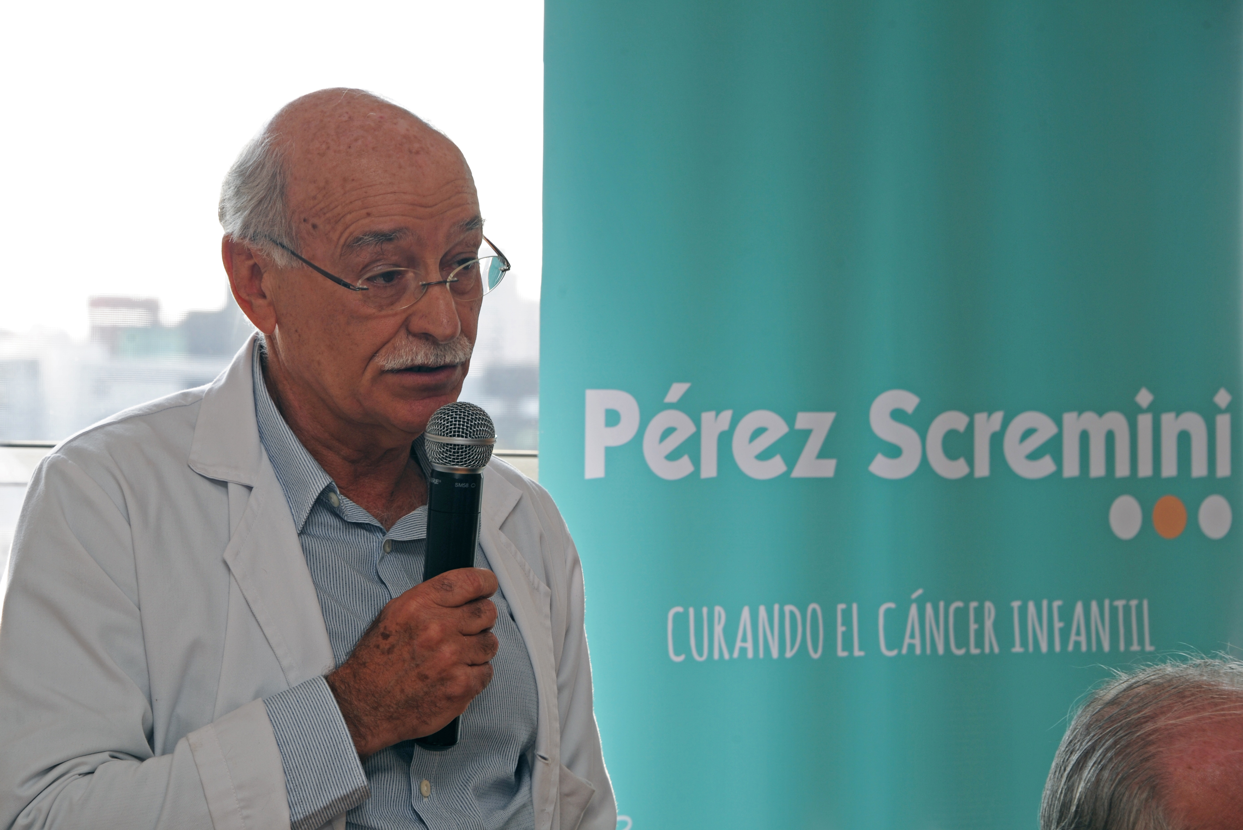 Ney Castillo, director de la fundación Pérez Scremini, en su oratoria