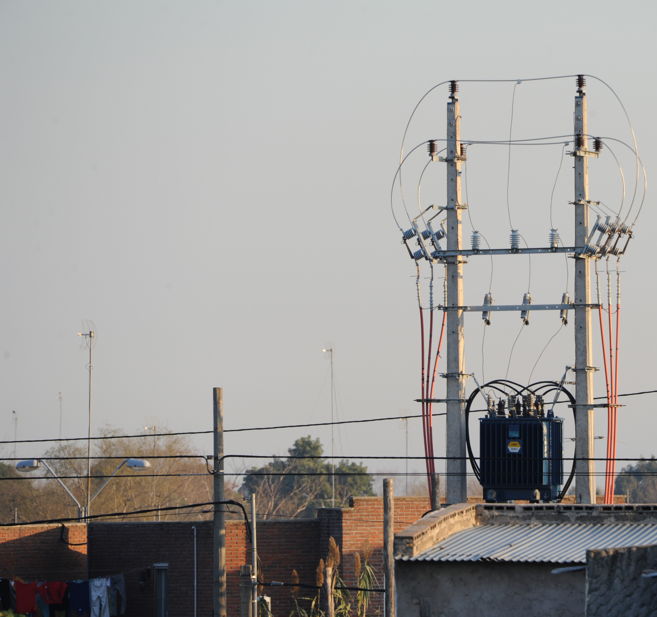 Servicio eléctrico en el barrio 7 de Diciembre