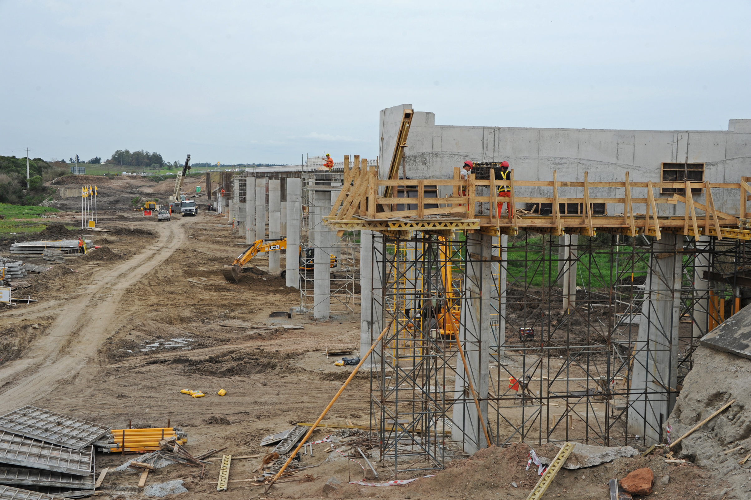 Obras del puente sobre el río Rosario