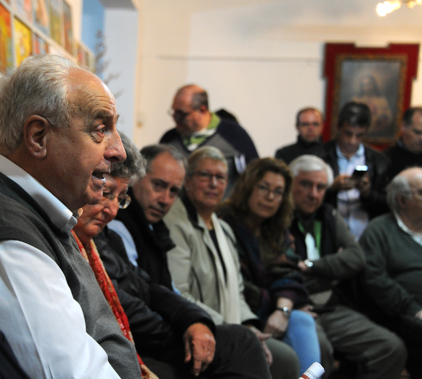 Ministro de Transporte, Víctor Rossi, durante la reunión con integrantes de la Subcomision de Obras y Comisión del Bicentenario