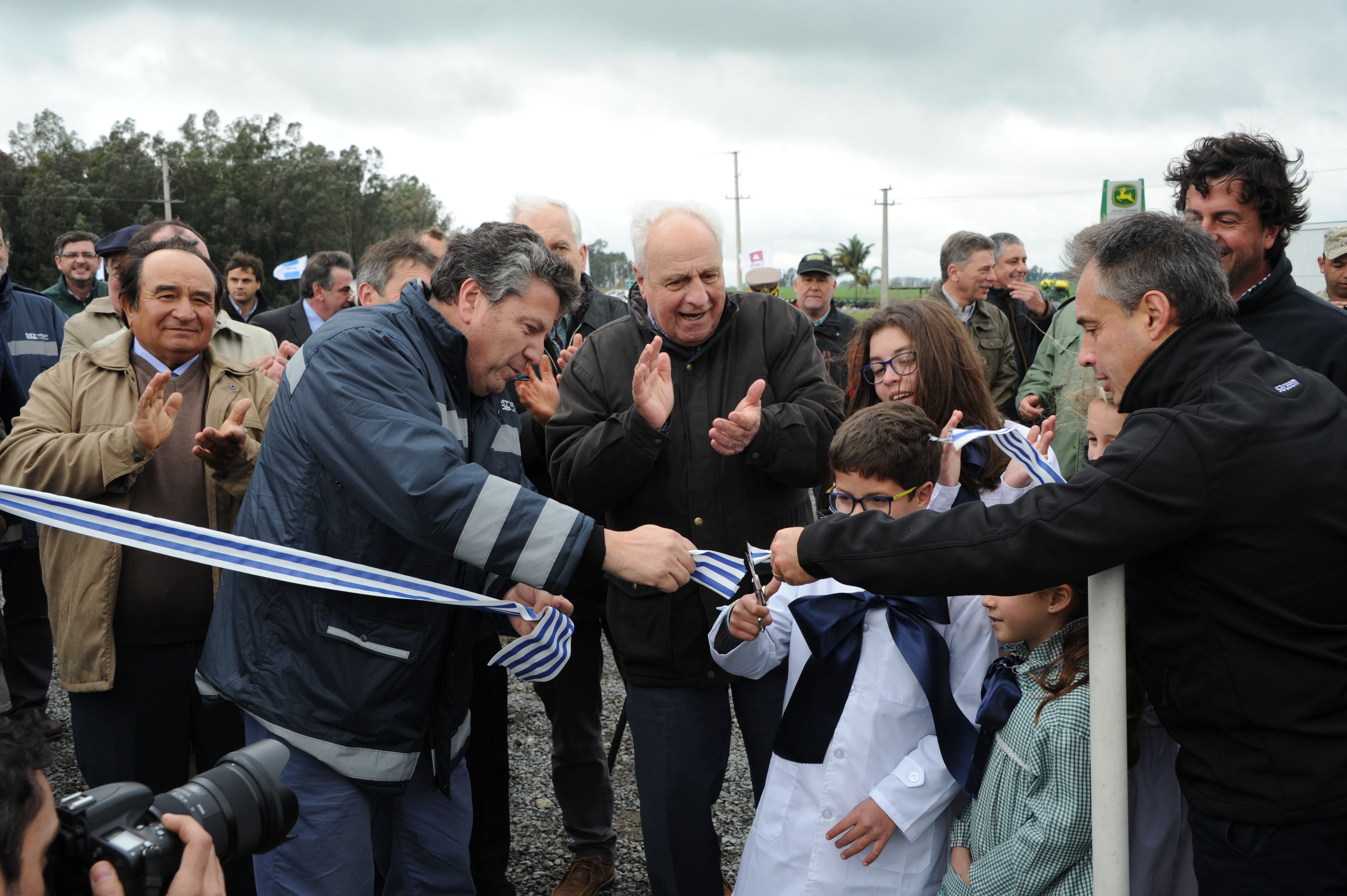 Corte de cinta inauguratorio