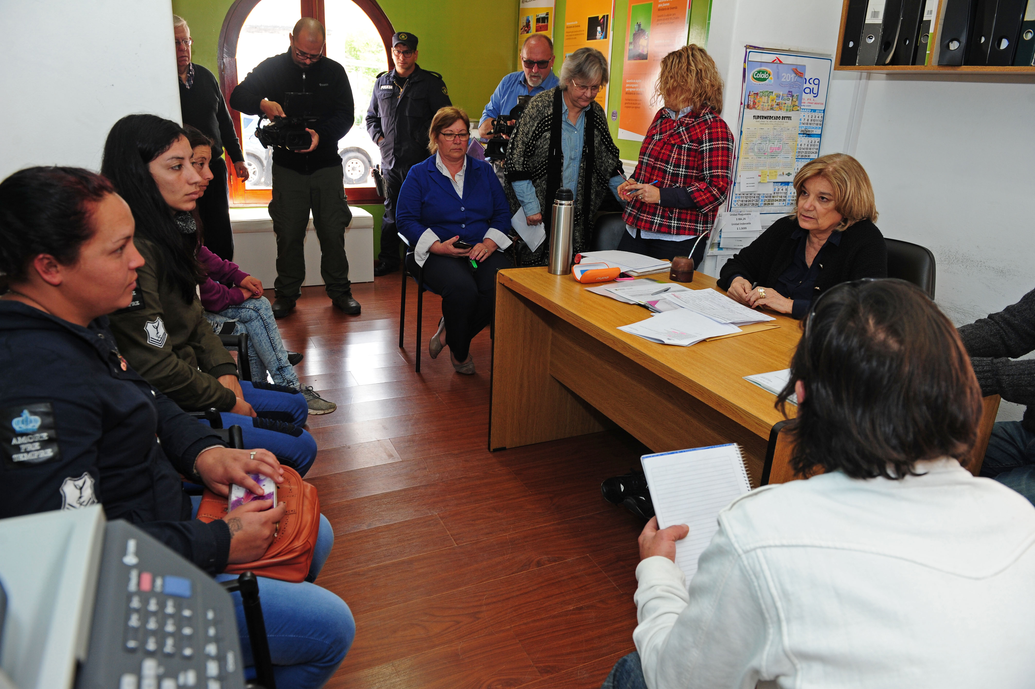 Ministra Eneida de León, con organizaciones sociales de Río Negro