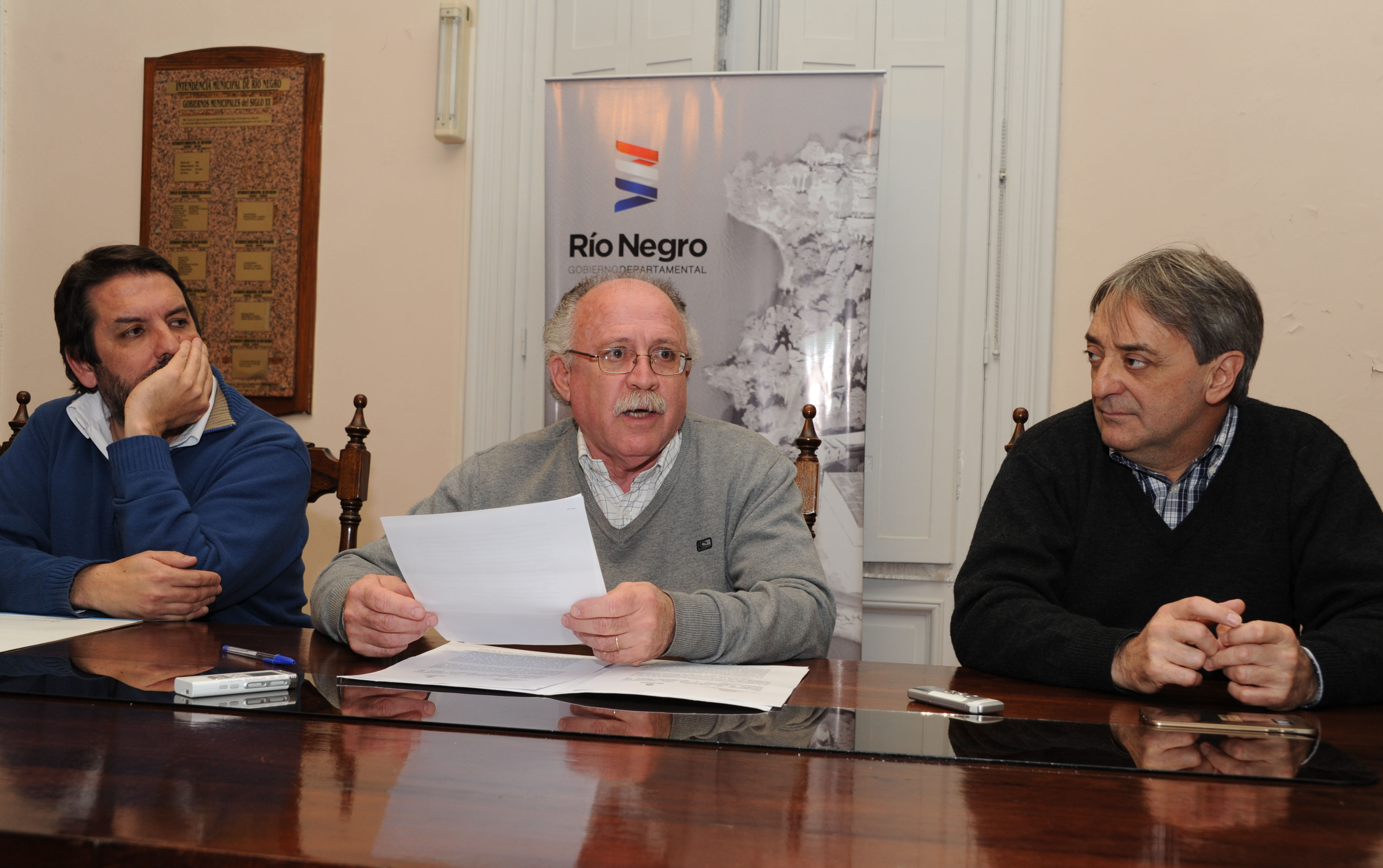Firma de compromiso entre la Intendencia de Río Negro y la Secretaria de Deportes