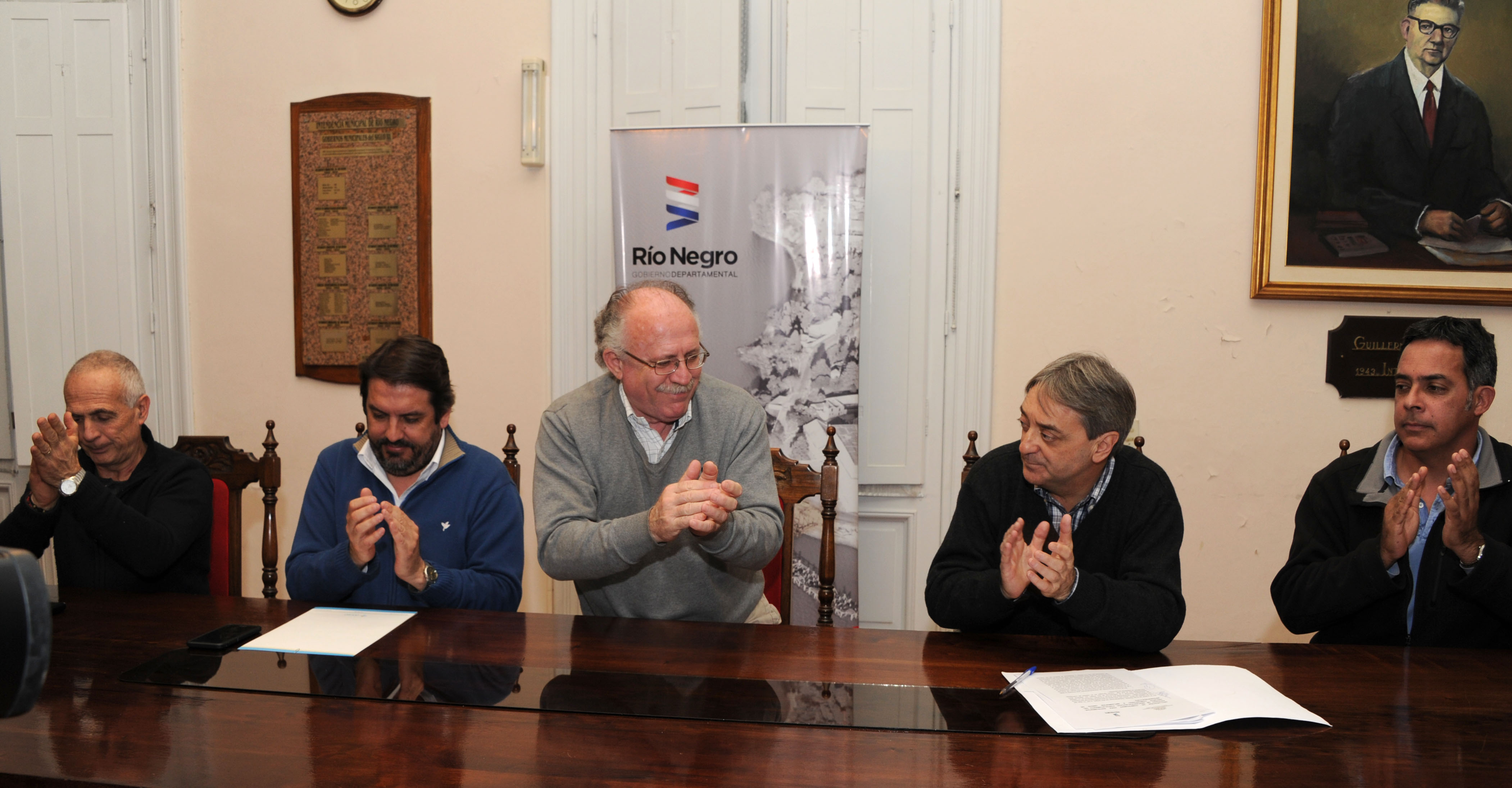 Firma de compromiso entre la Intendencia de Río Negro y la Secretaria de Deportes