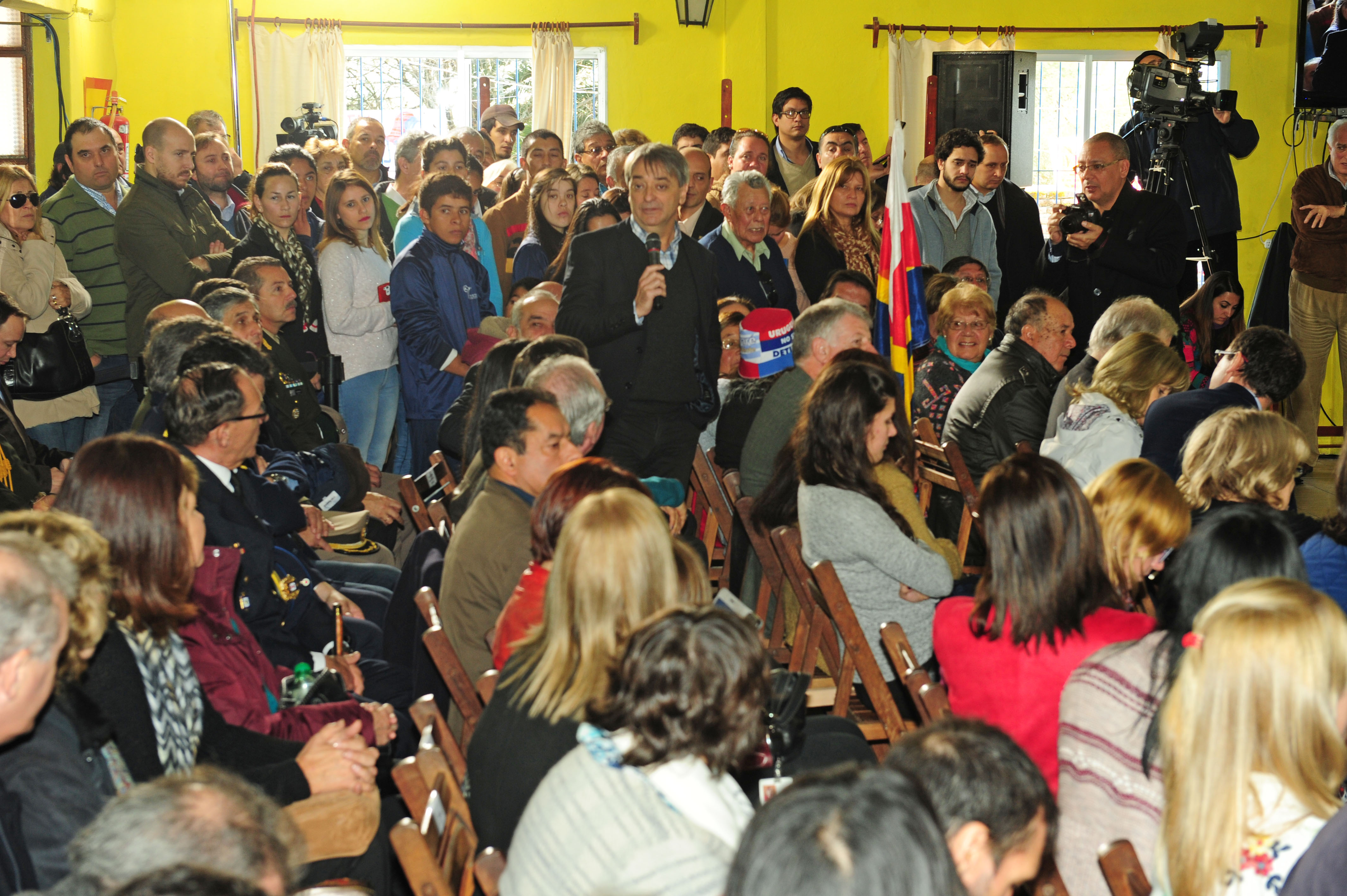 Secretario de deporte, Fernando Cáceres, responde inquietud a escolares