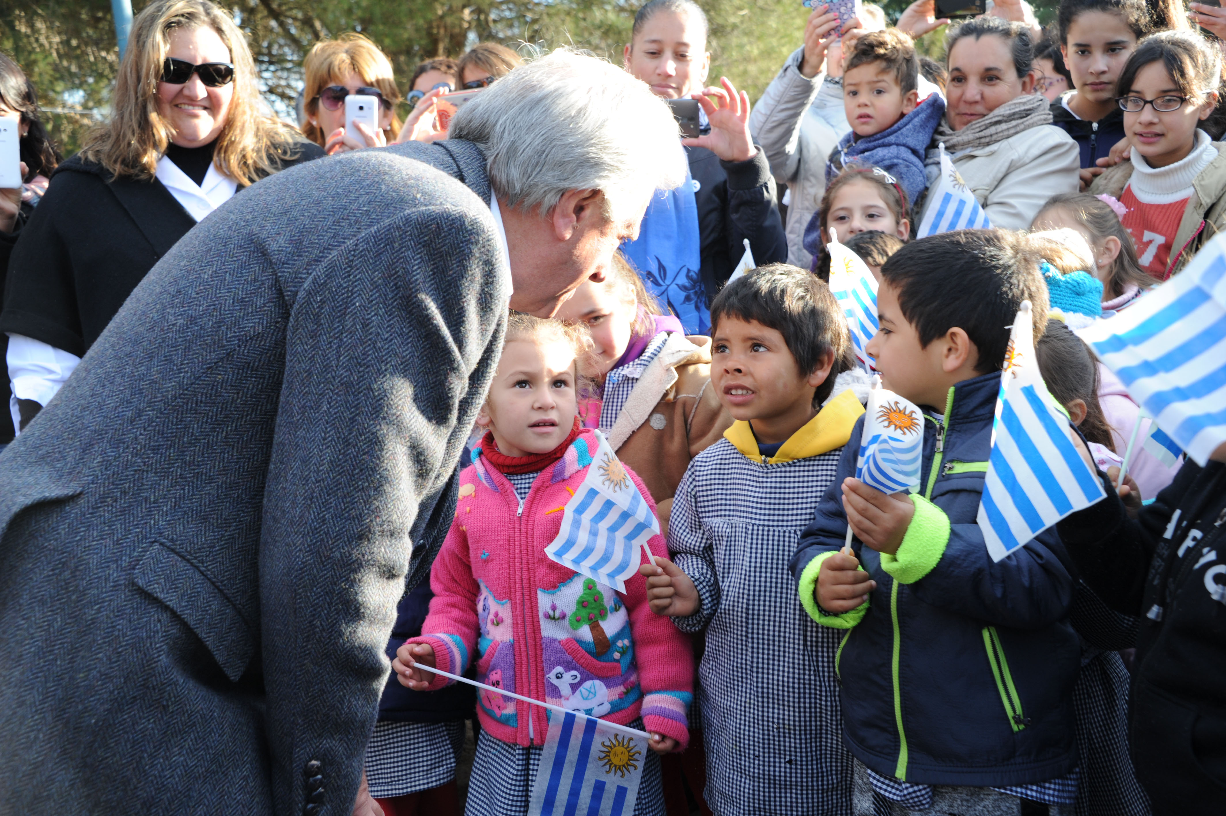 Vázquez dialoga con escolares de Nuevo Berlín