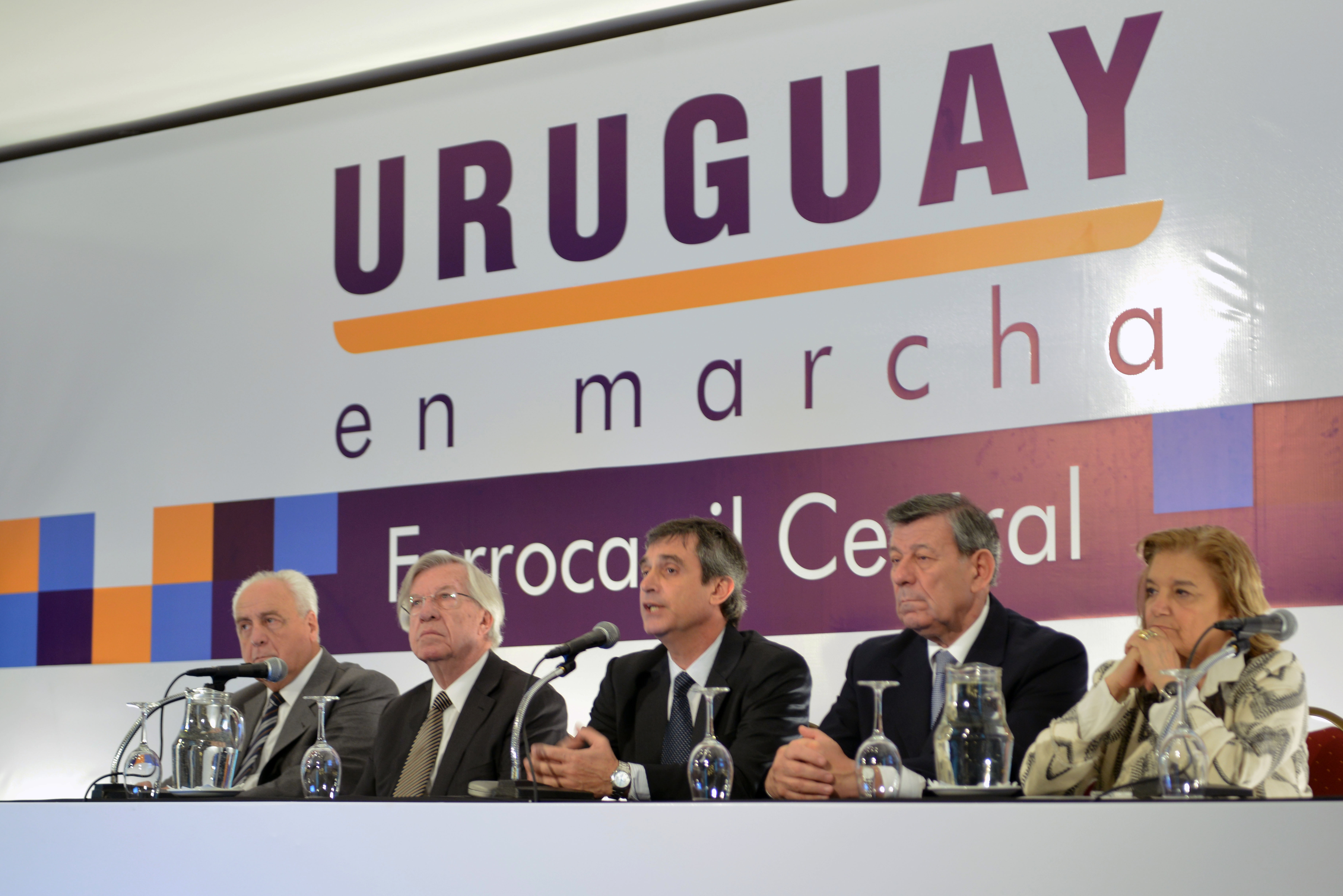 Rossi, Astori, García, Nin Novoa, y De León en presentación del proyecto