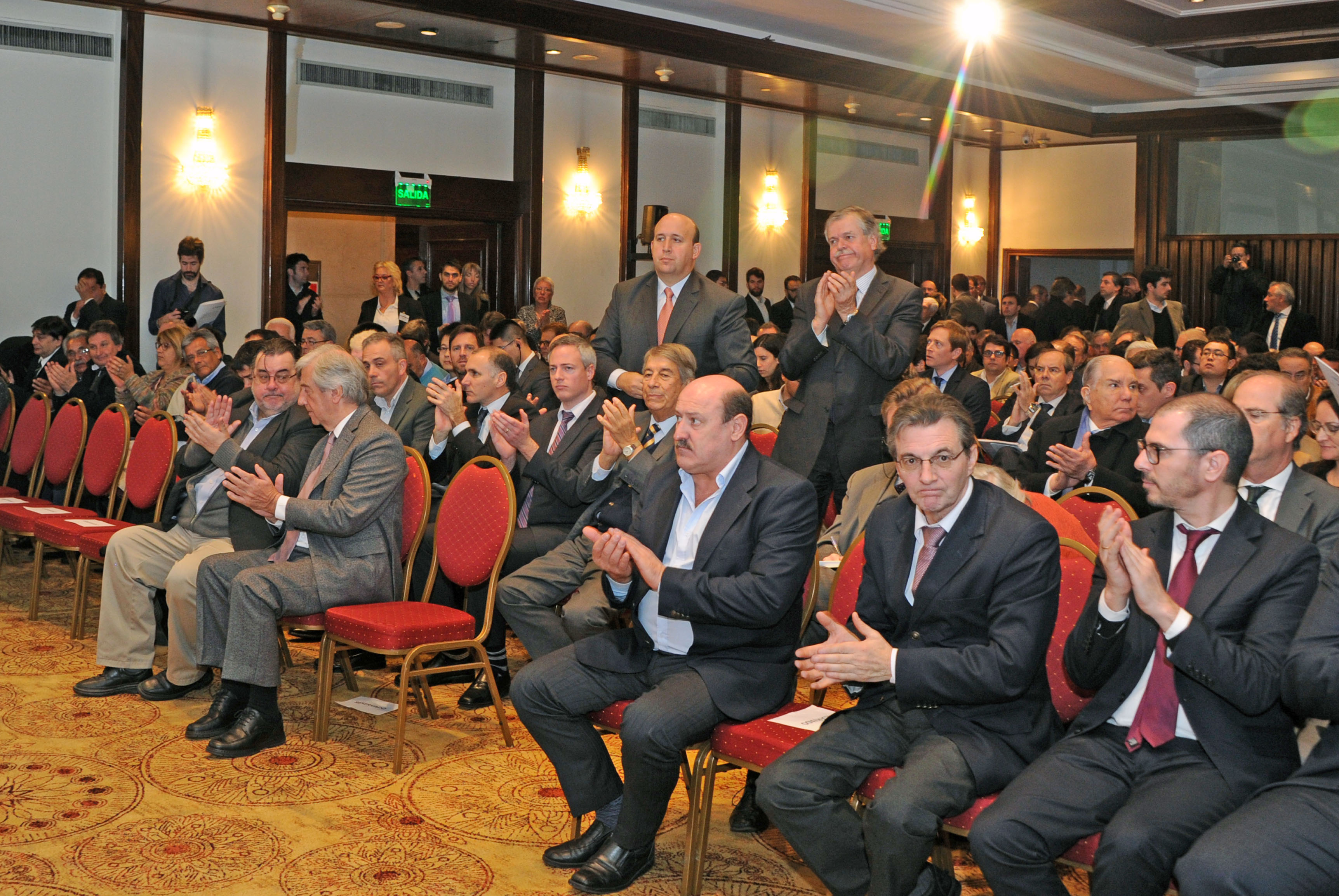 Vázquez en presentación del proyecto Ferrocarril Central dentro del Plan Nacional de Infraestructura