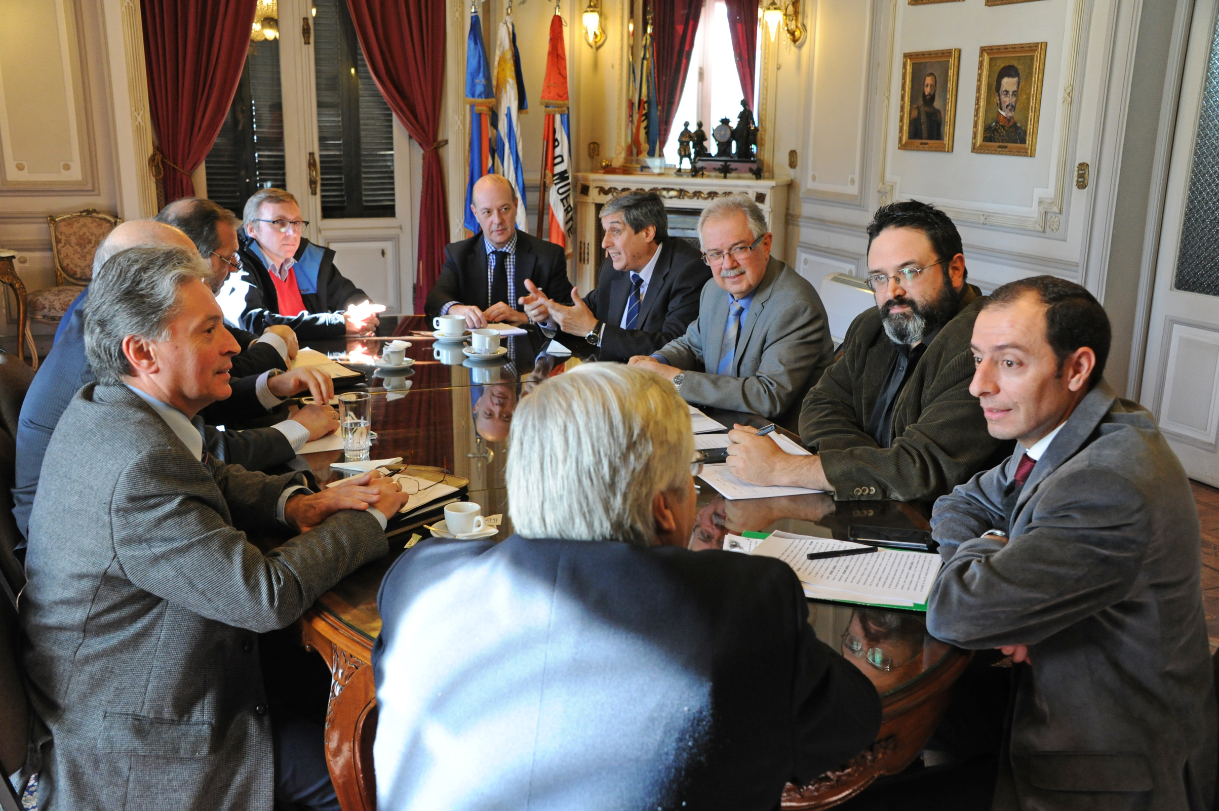 Reunión de autoridades del Ministerio de Defensa Nacional con representantes de los partidos políticos