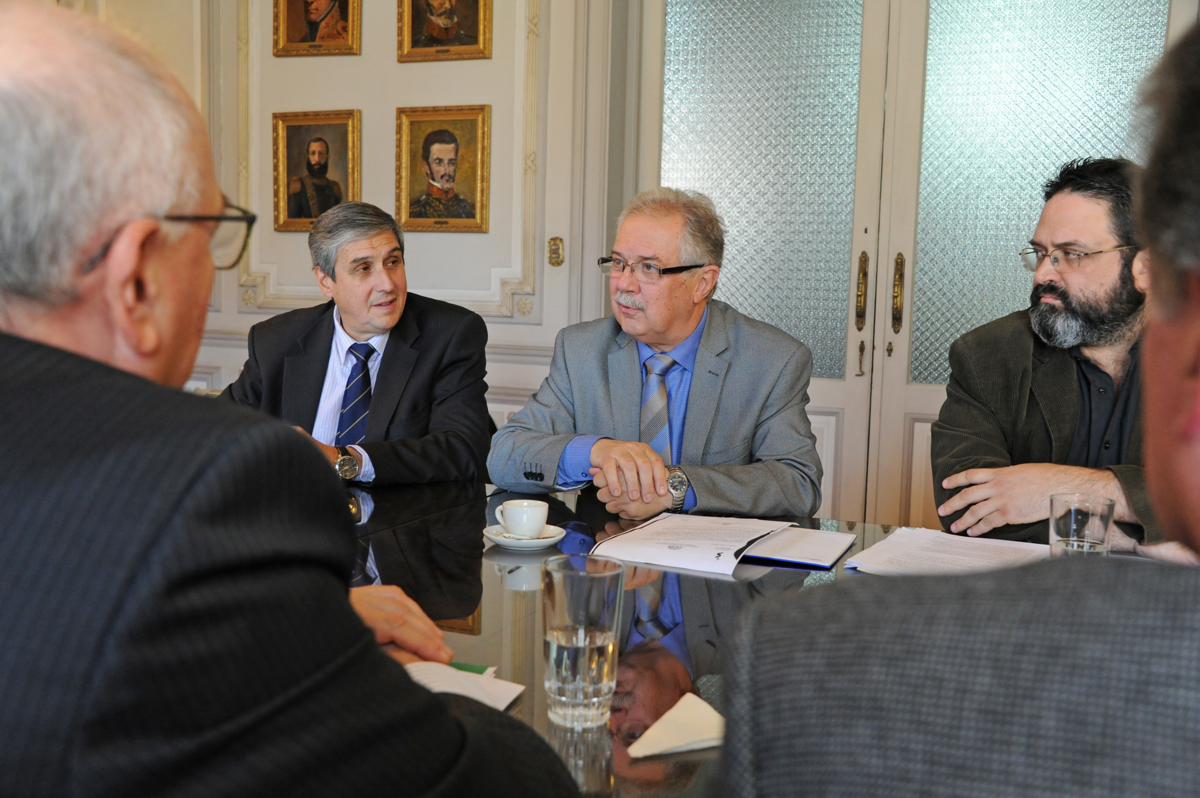 Reunión de autoridades del Ministerio de Defensa Nacional con representantes de los partidos políticos