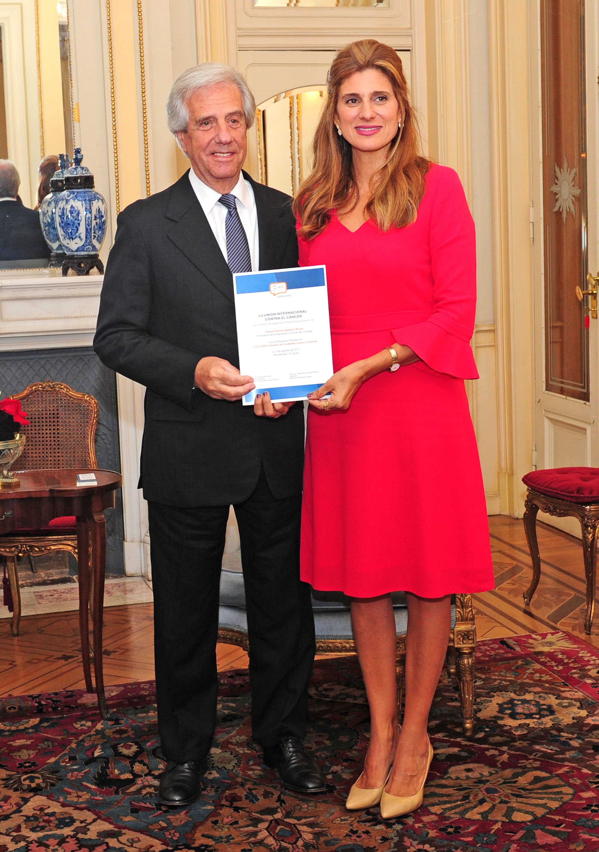 Vázquez recibe, de manos de la princesa de Jordania Dina Mired, la distinción de embajador del Proyecto C/Can 2025