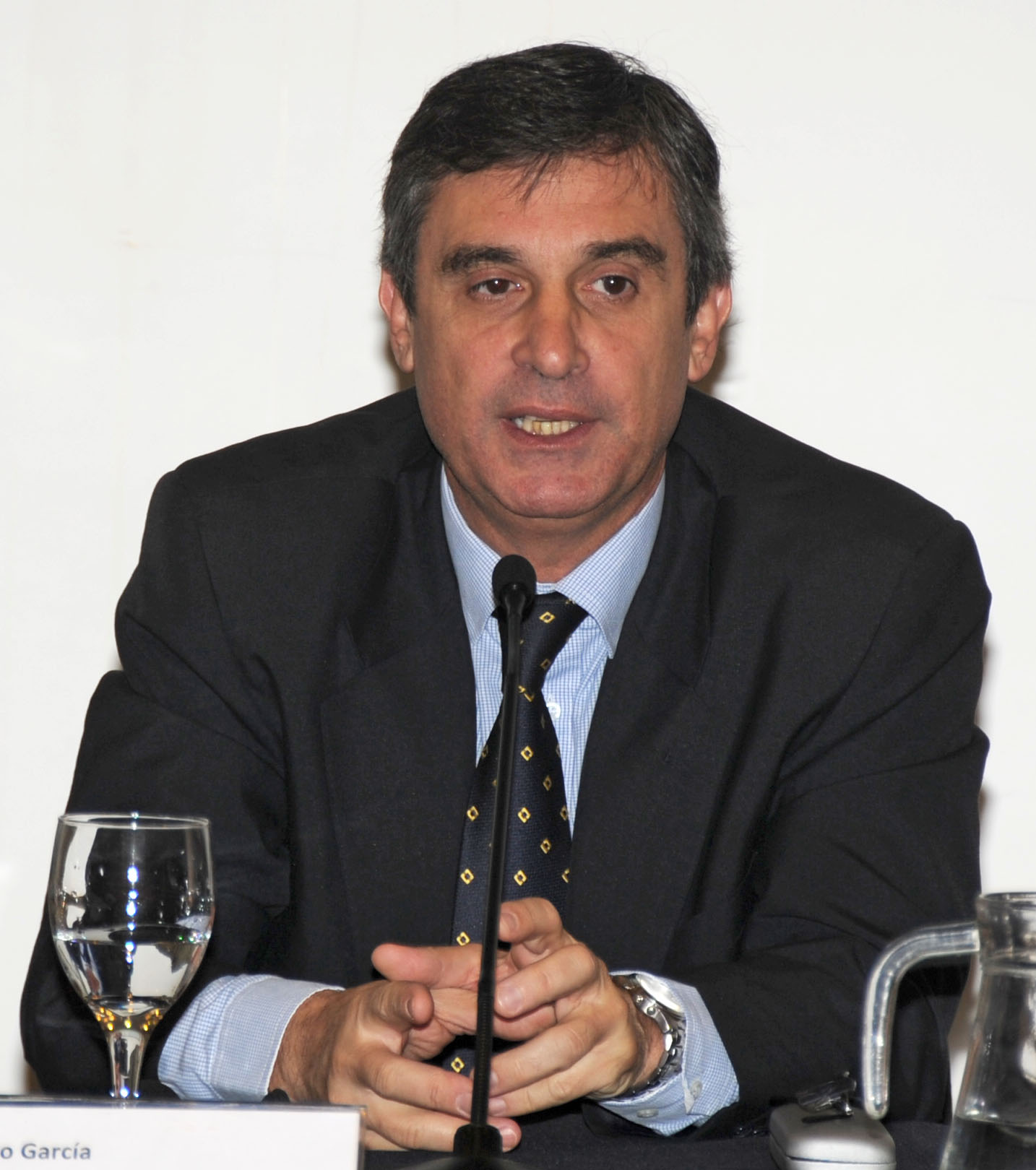 Director de OPP, Álvaro García, haciendo uso de la palabra