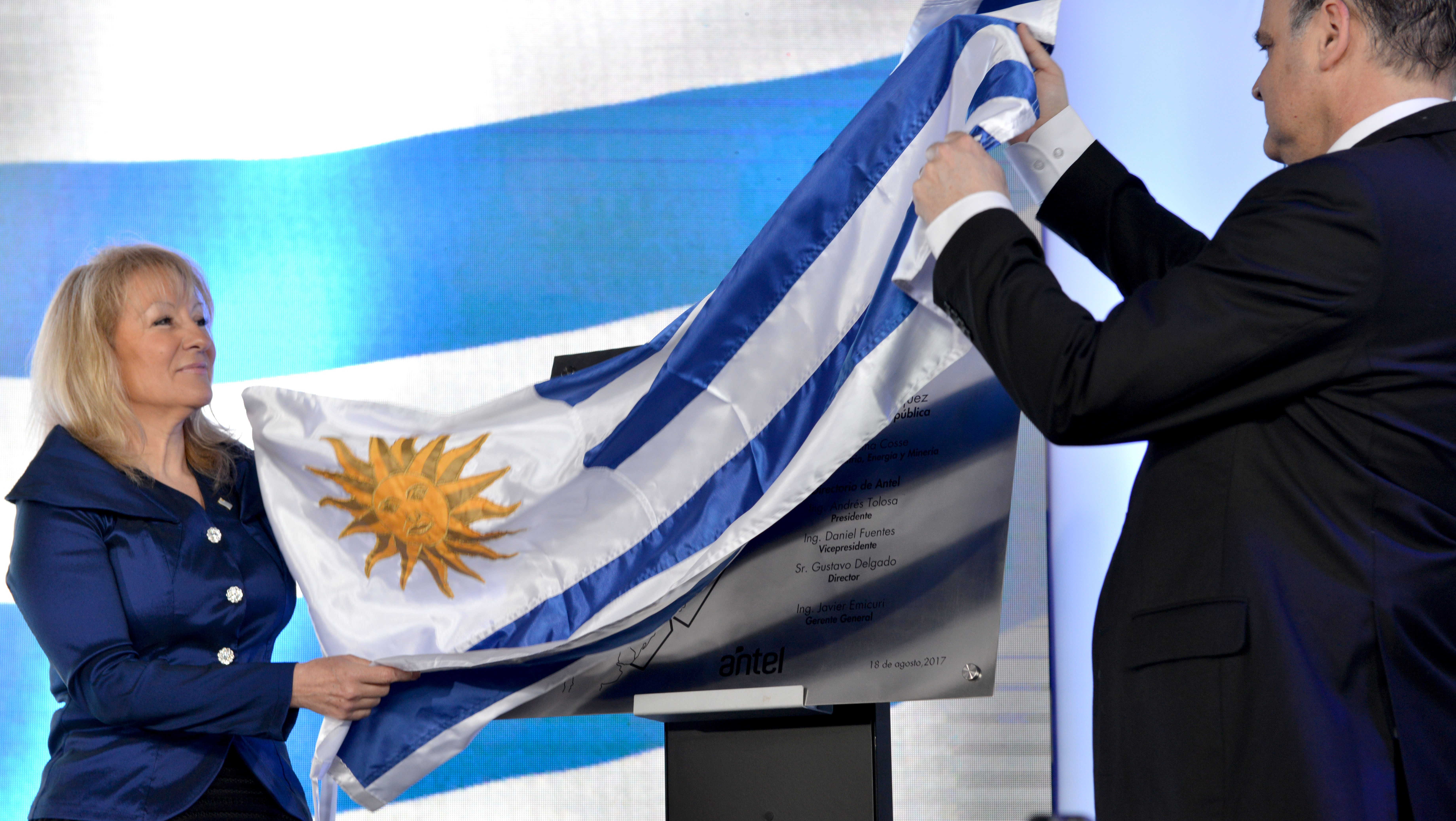 Cosse y Tolosa descubren placa inaugural