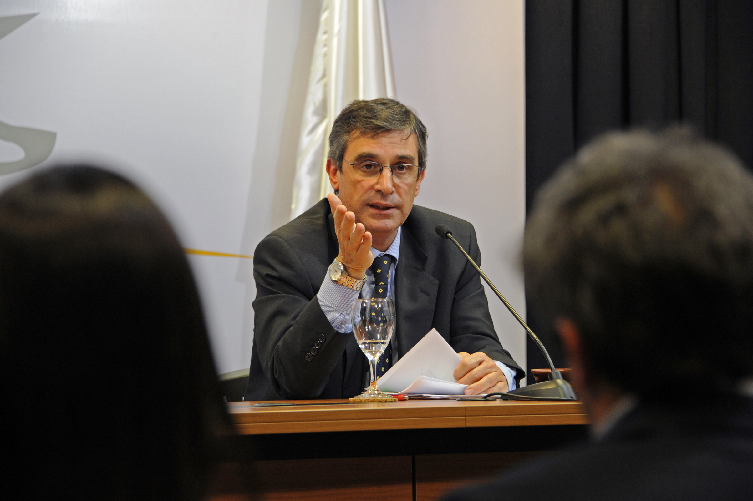 Director de la Oficina de Planeamiento y Presupuesto (OPP), Álvaro García, dirigiéndose a los presentes