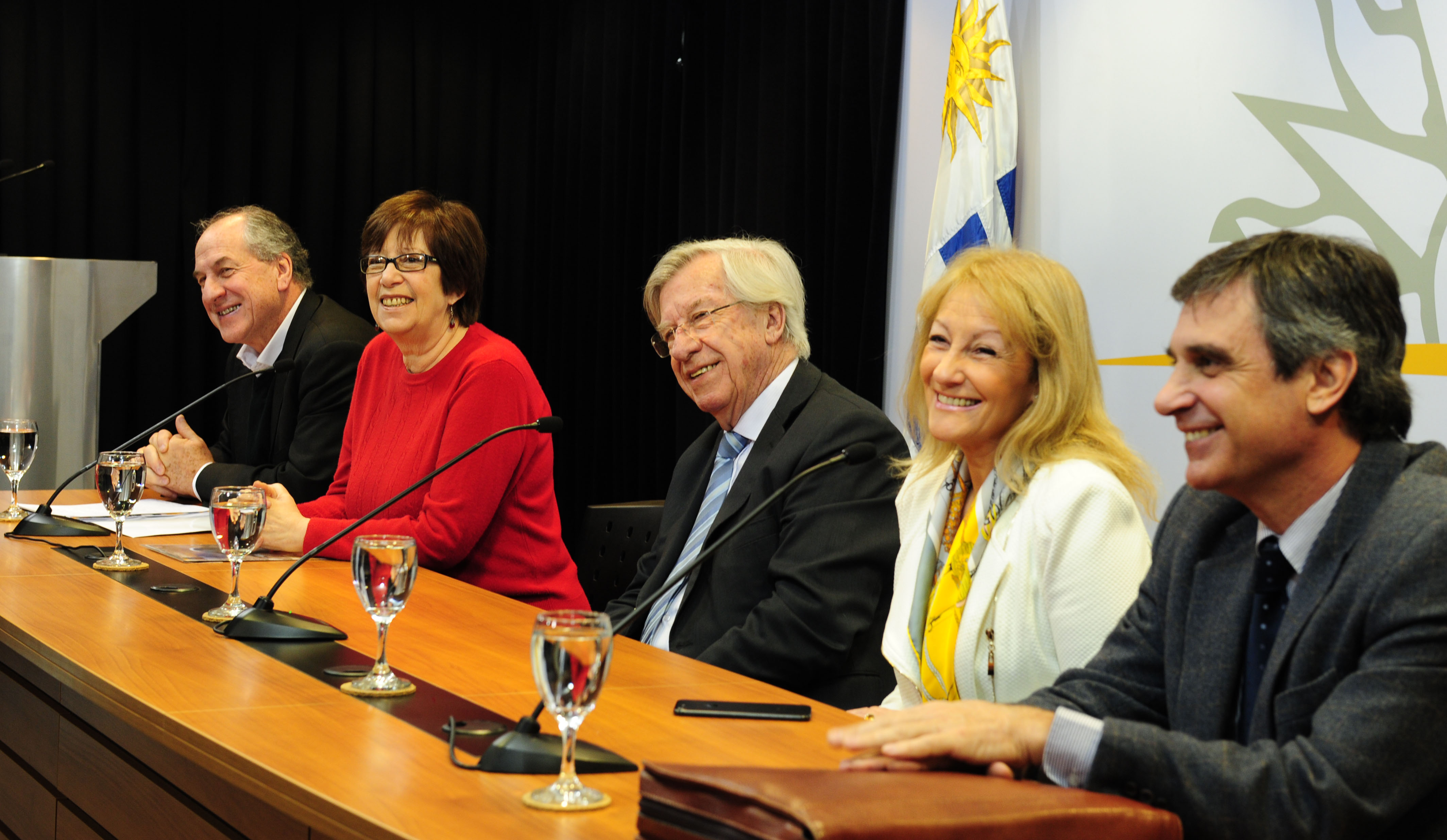 Ministros Murro, Arismendi, Astori, y Cosse, junto al director de OPP, Álvaro García