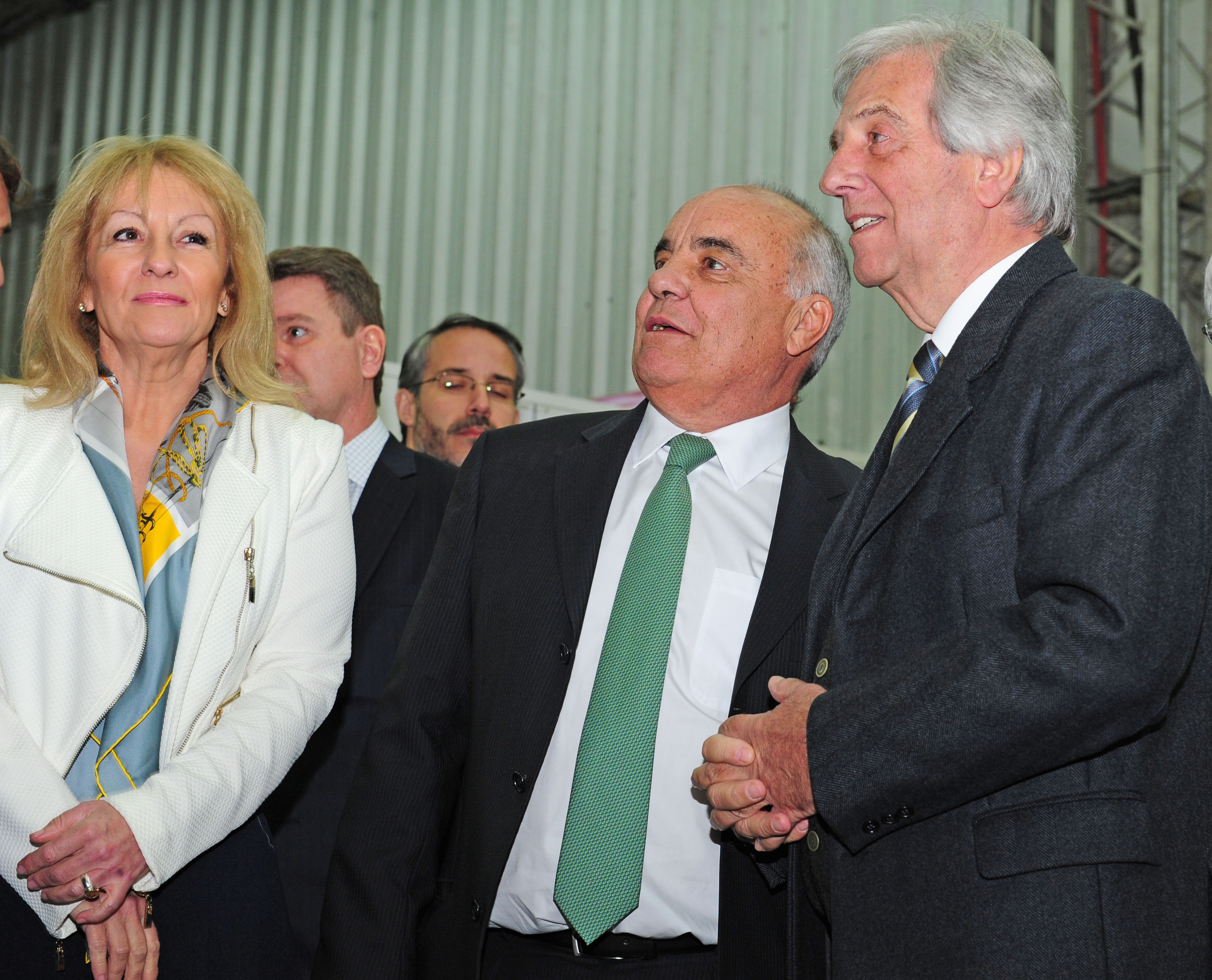 Vázquez y Cosse en la instalación de la planta industrial
