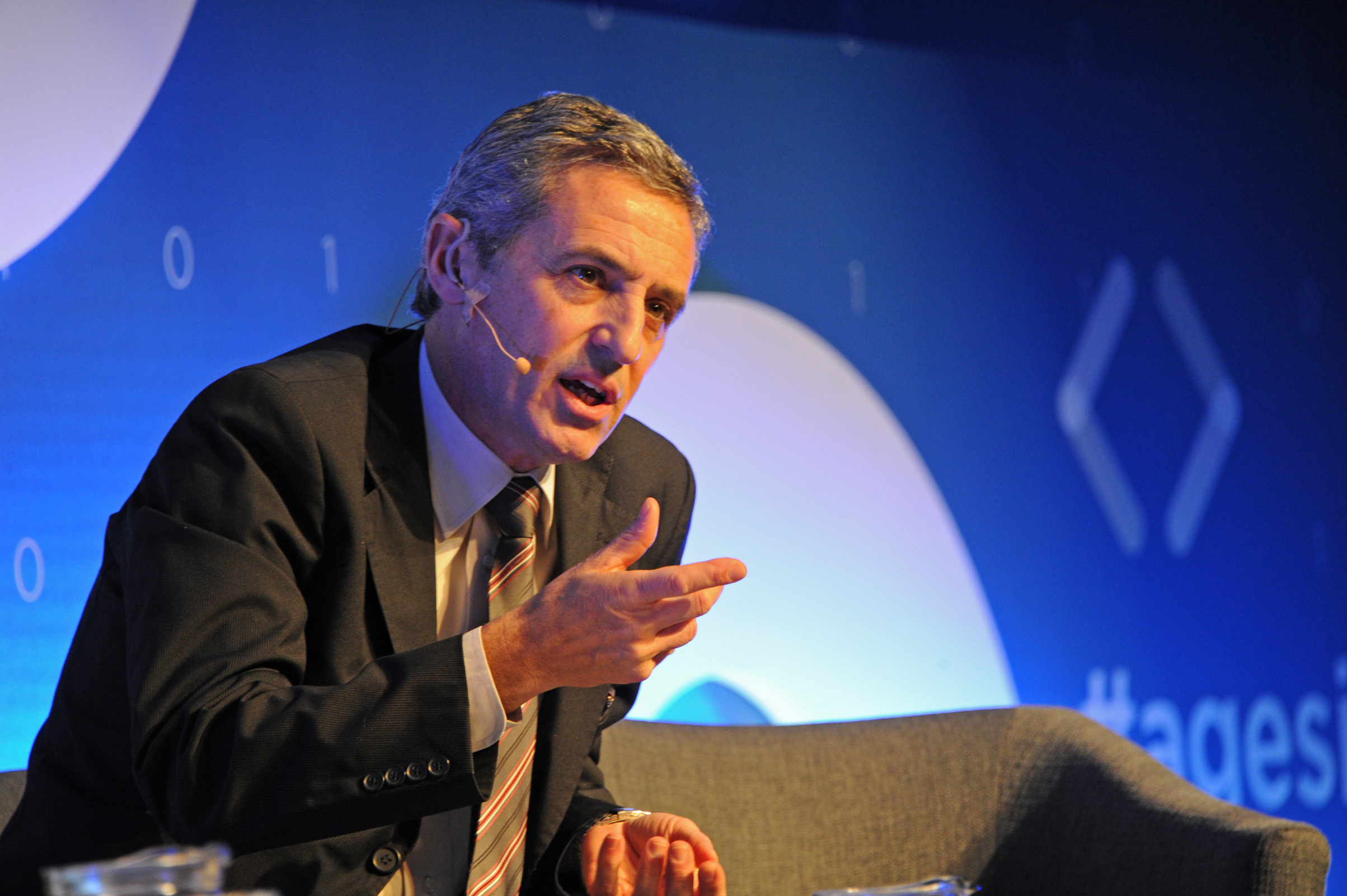 Martín Dibarboure, director de ANDE, haciendo uso de la palabra