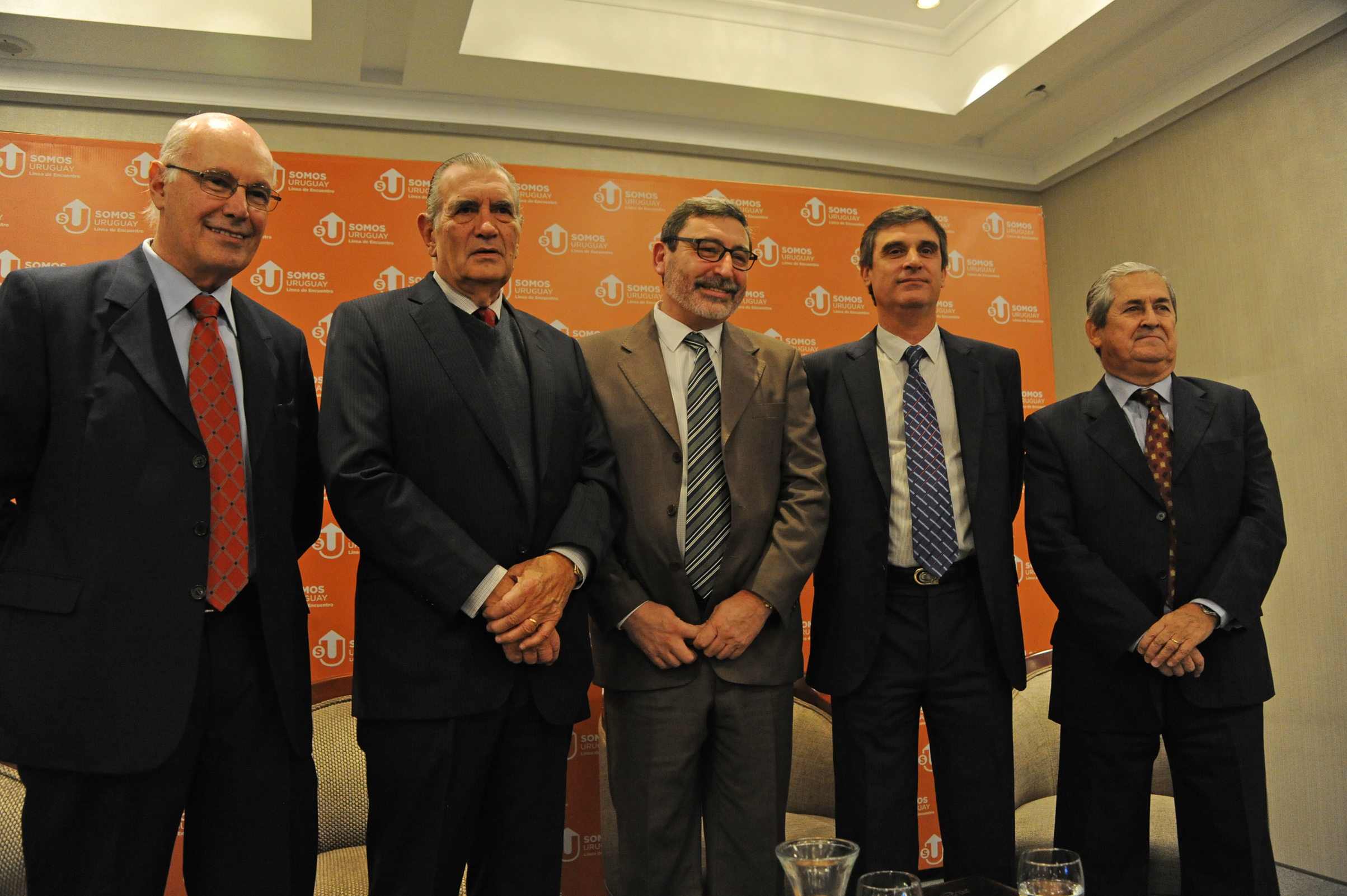 Director de la Oficina de Planeamiento y Presupuesto (OPP), Álvaro García, junto a exdirectores de OPP