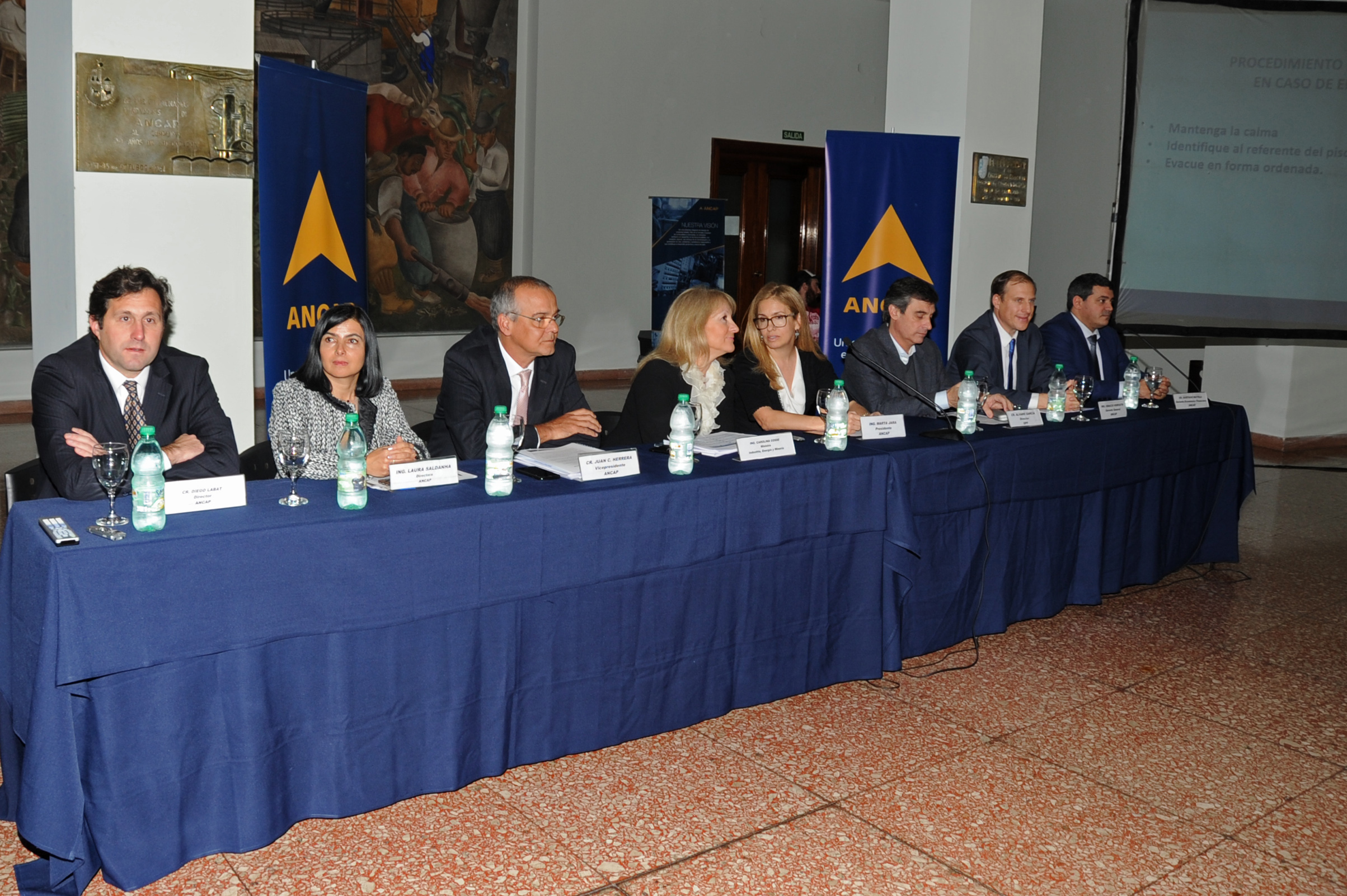 Mesa de autoridades, previo al inicio de la conferencia de prensa