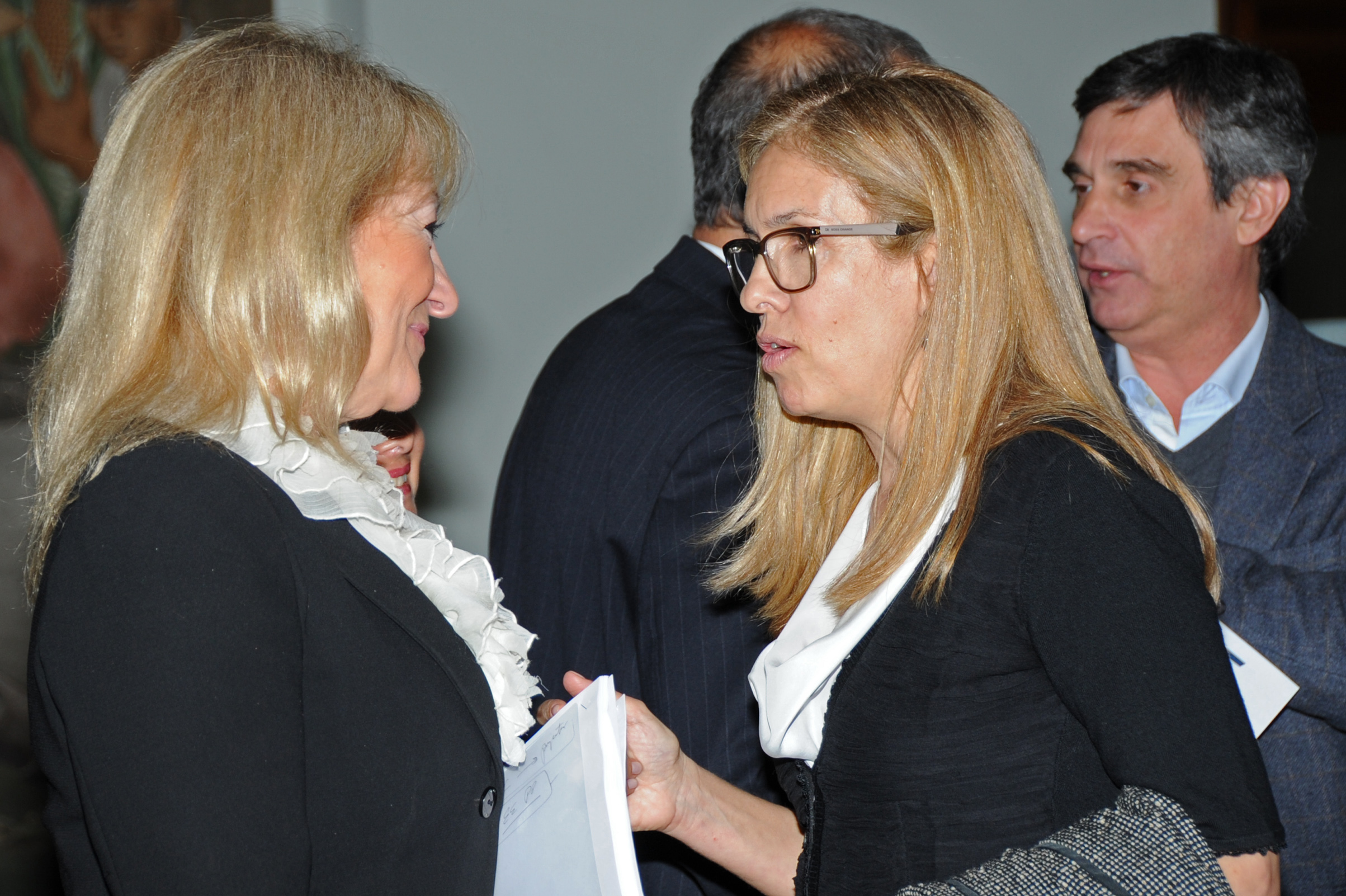 Ministra Carolina Cosse, junto a la presidenta de Ancap, Marta Jara