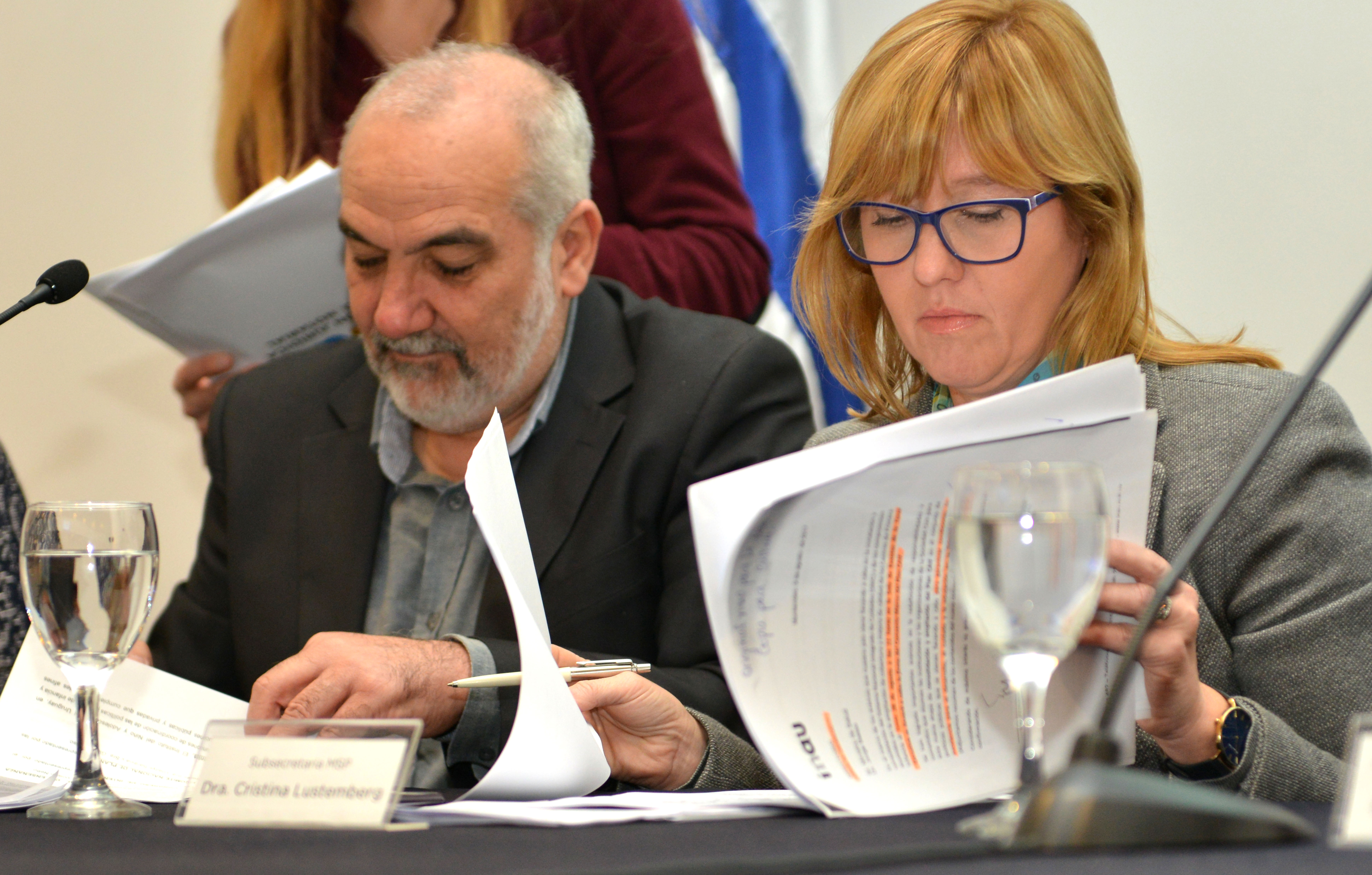 Wilson Netto y subsecretaria de Salud Pública, Cristina Lustemberg, durante la firma de convenio