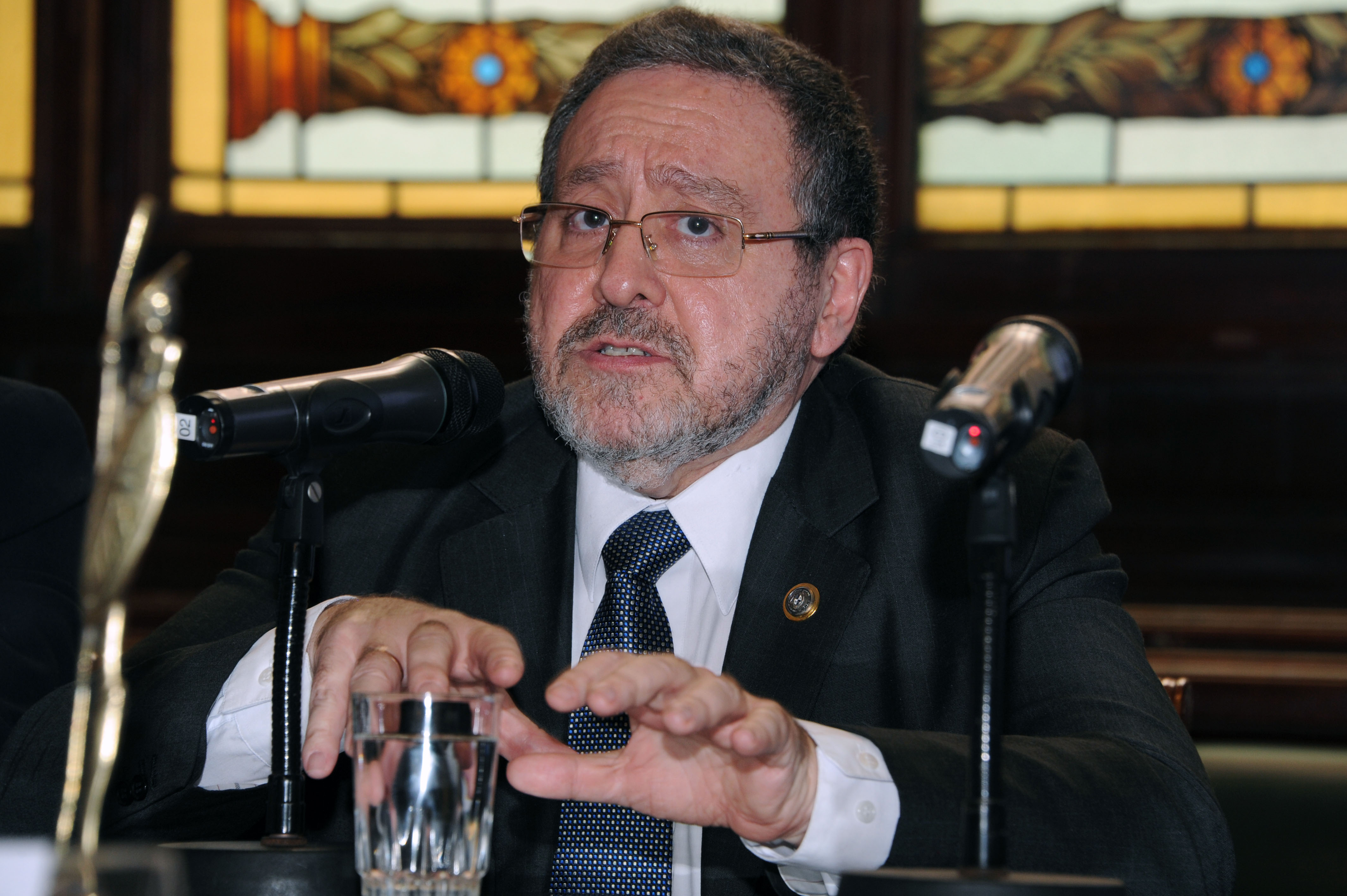 Ministro de Suprema Corte de Justicia, Jorge Chediak, dirigiéndose a los presentes