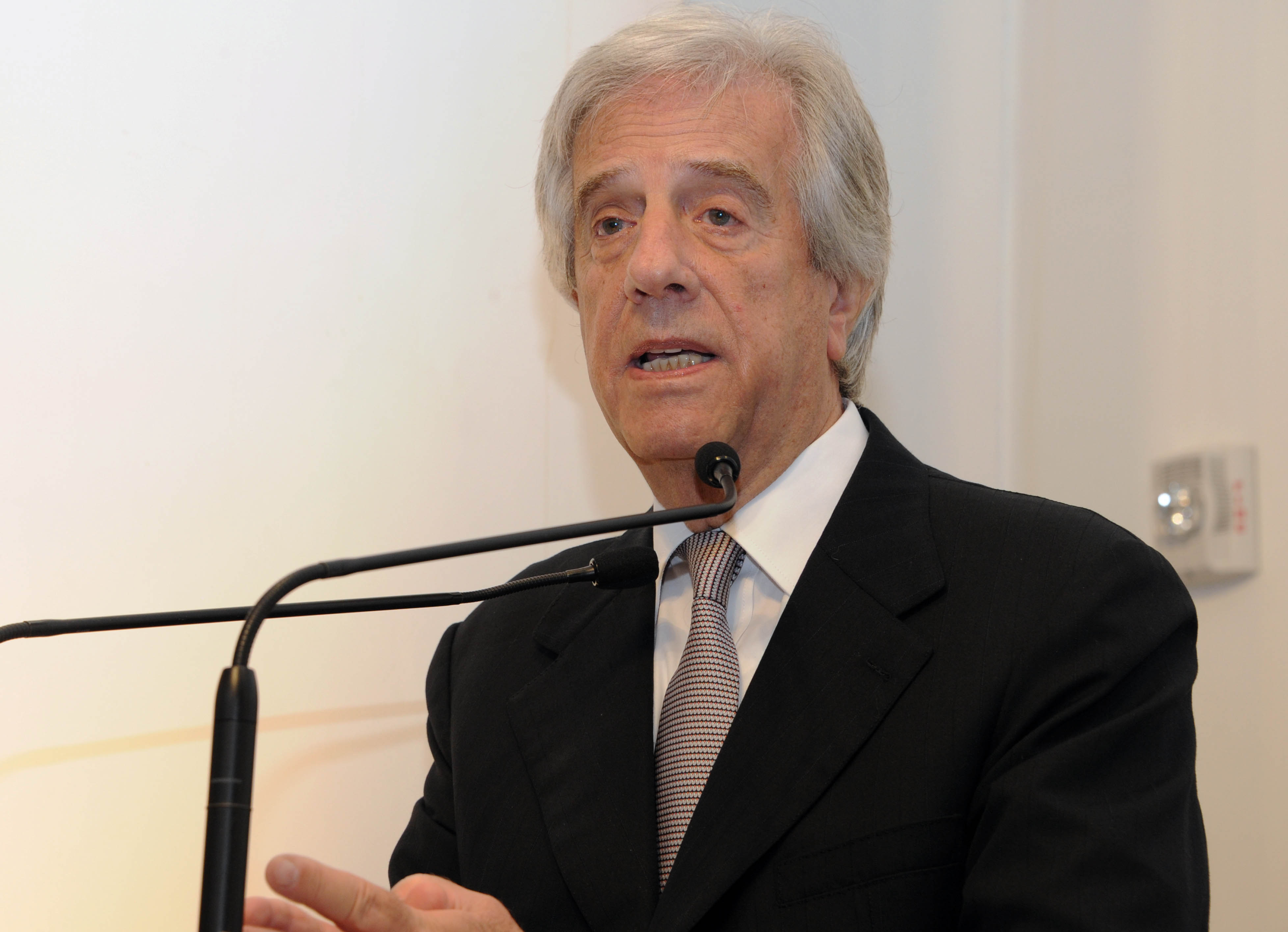 Vázquez encabeza el foro "Evidencia y riesgos sobre la utilización del cannabis"
