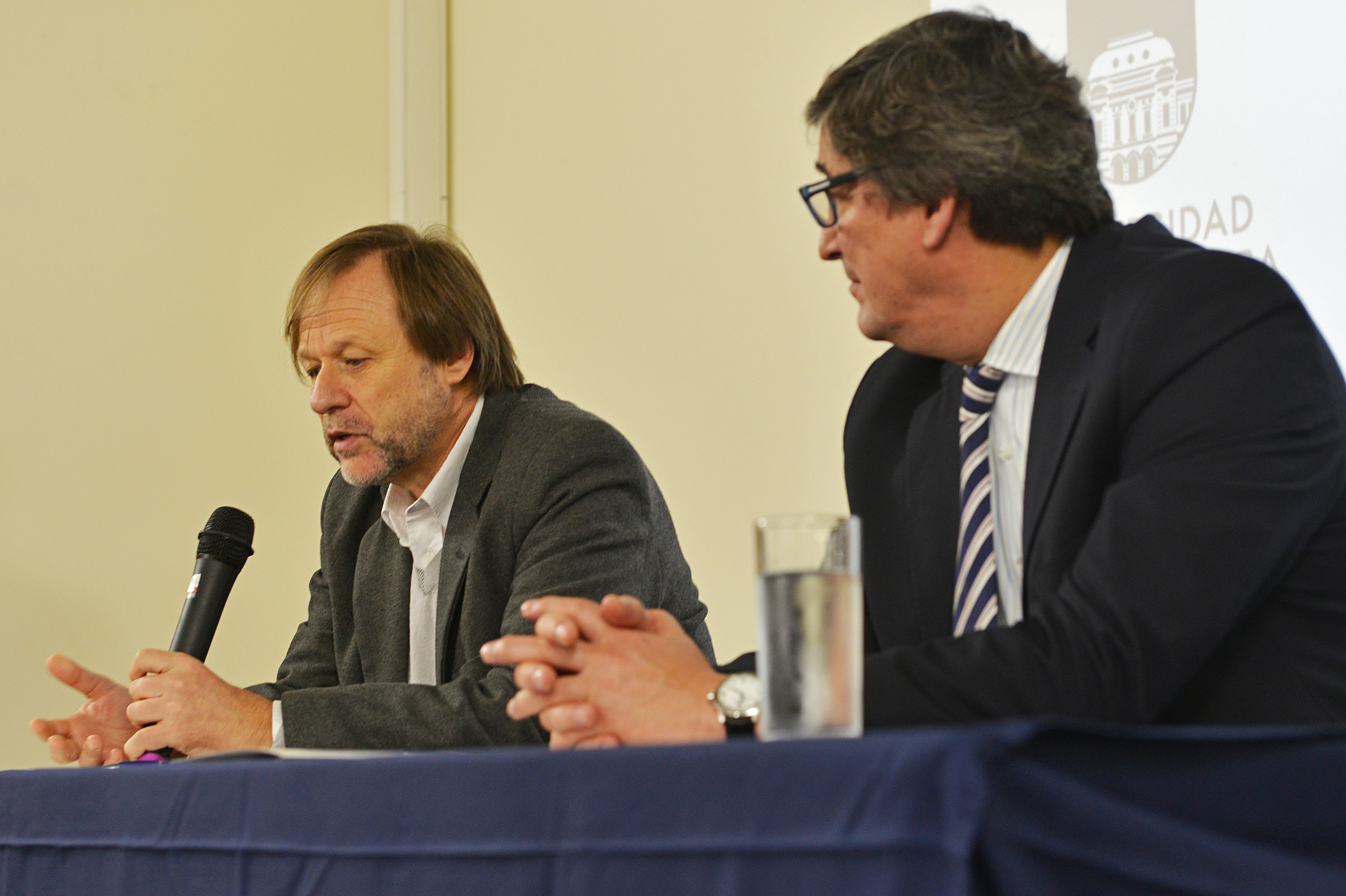 Luis Barbeito, director del Instituto Pasteur, y Mario Castro, titular del Banco de Seguros del Estado
