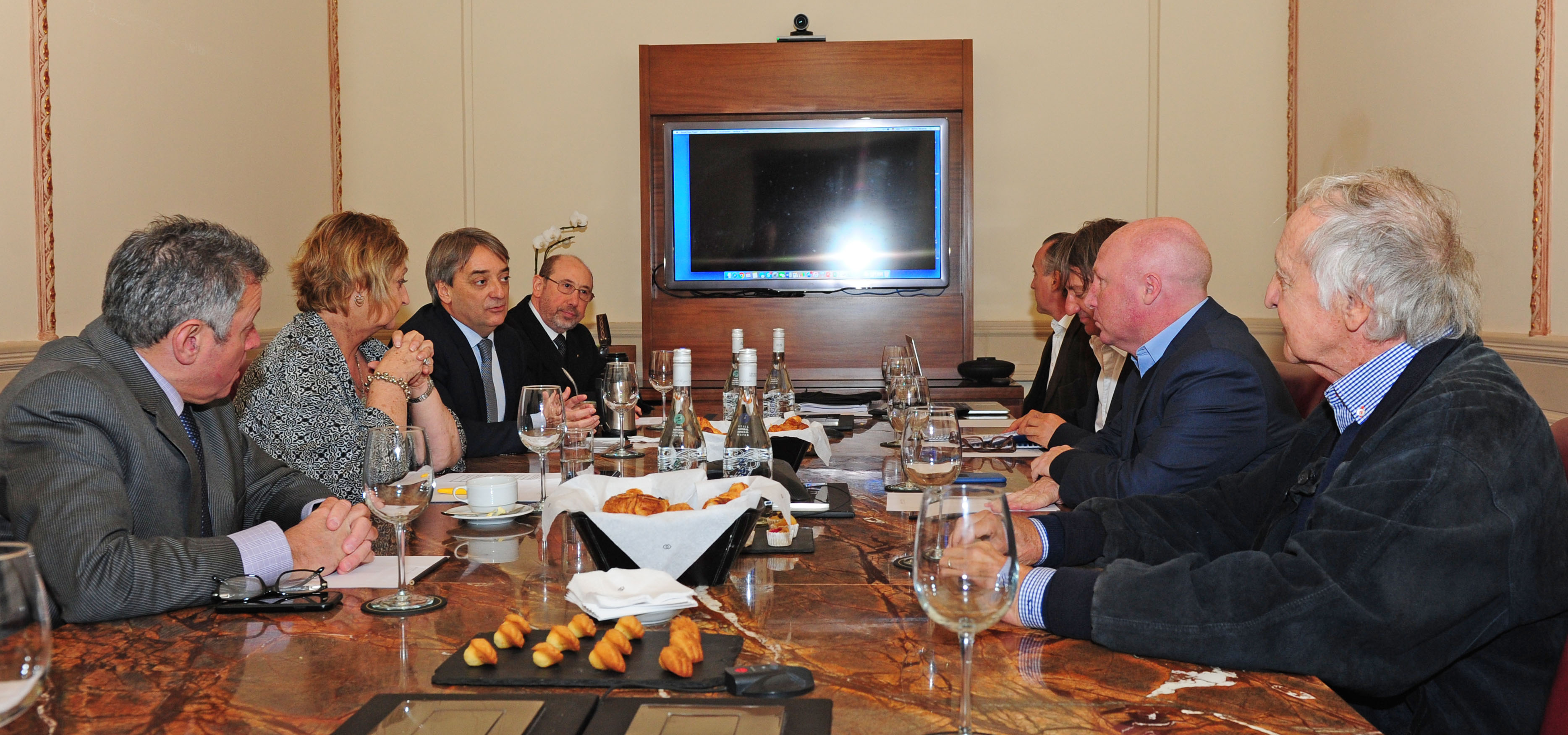 Delegaciones de Uruguay y Argentina definieron plan de trabajo para la organización del Mundial 2030