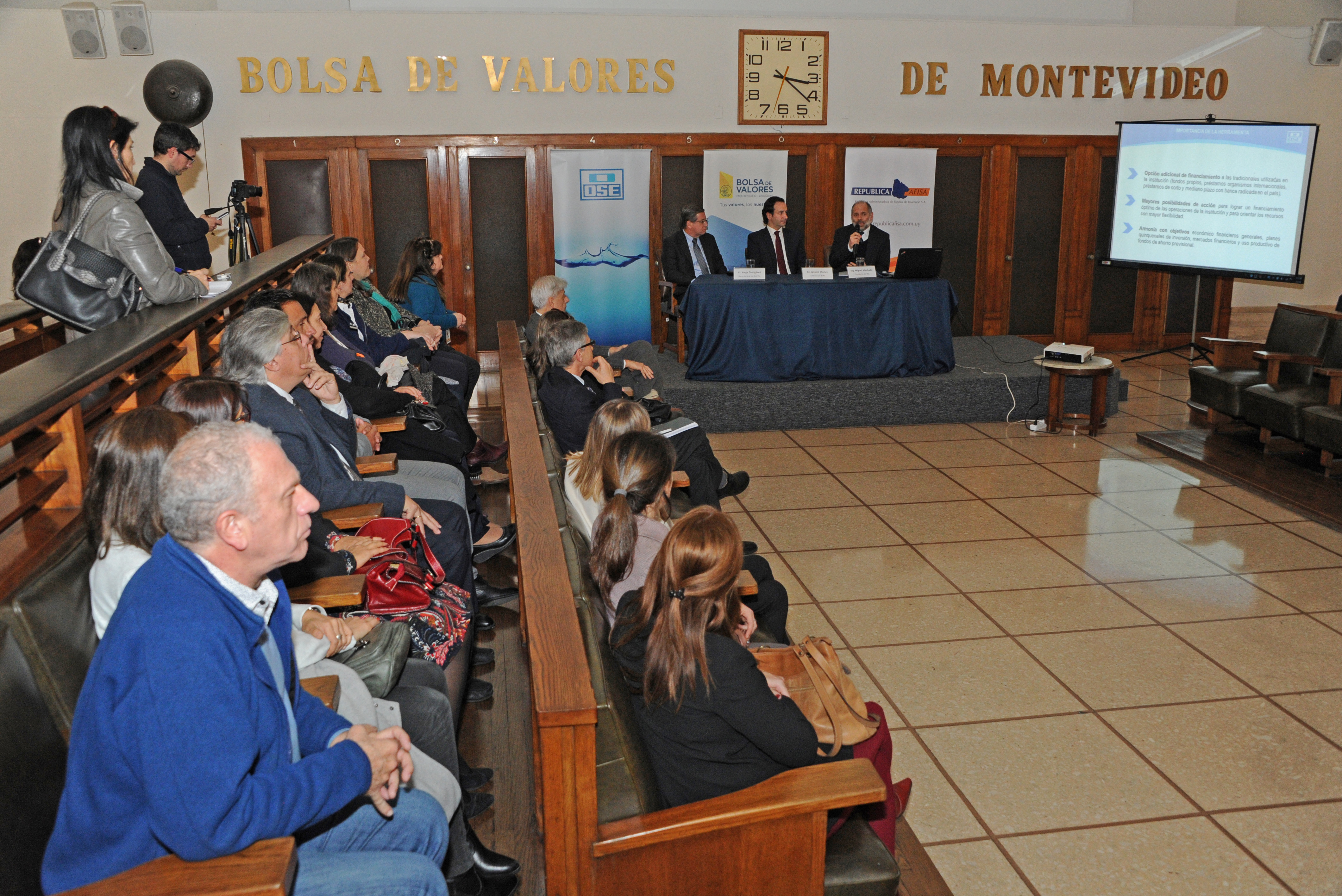 Asistentes al lanzamiento