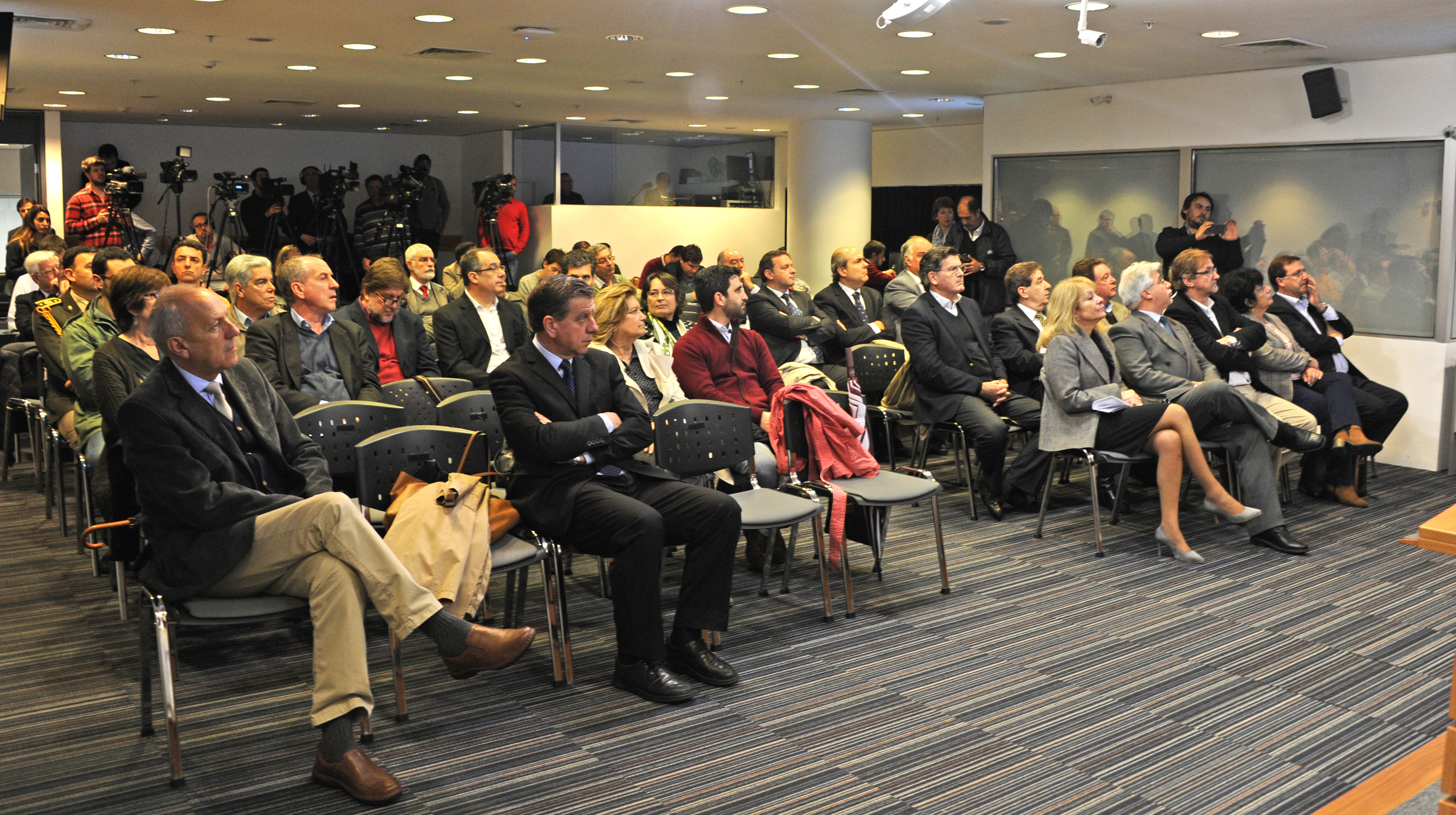 Autoridades que asistieron a la presentación