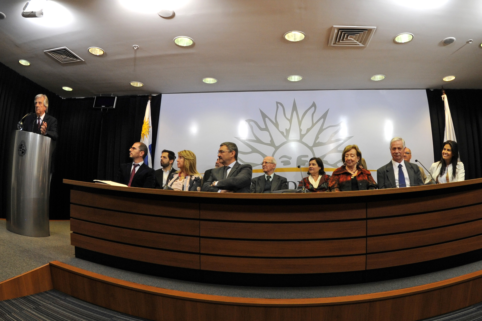 Tabaré Vázquez presenta el proyecto de ley