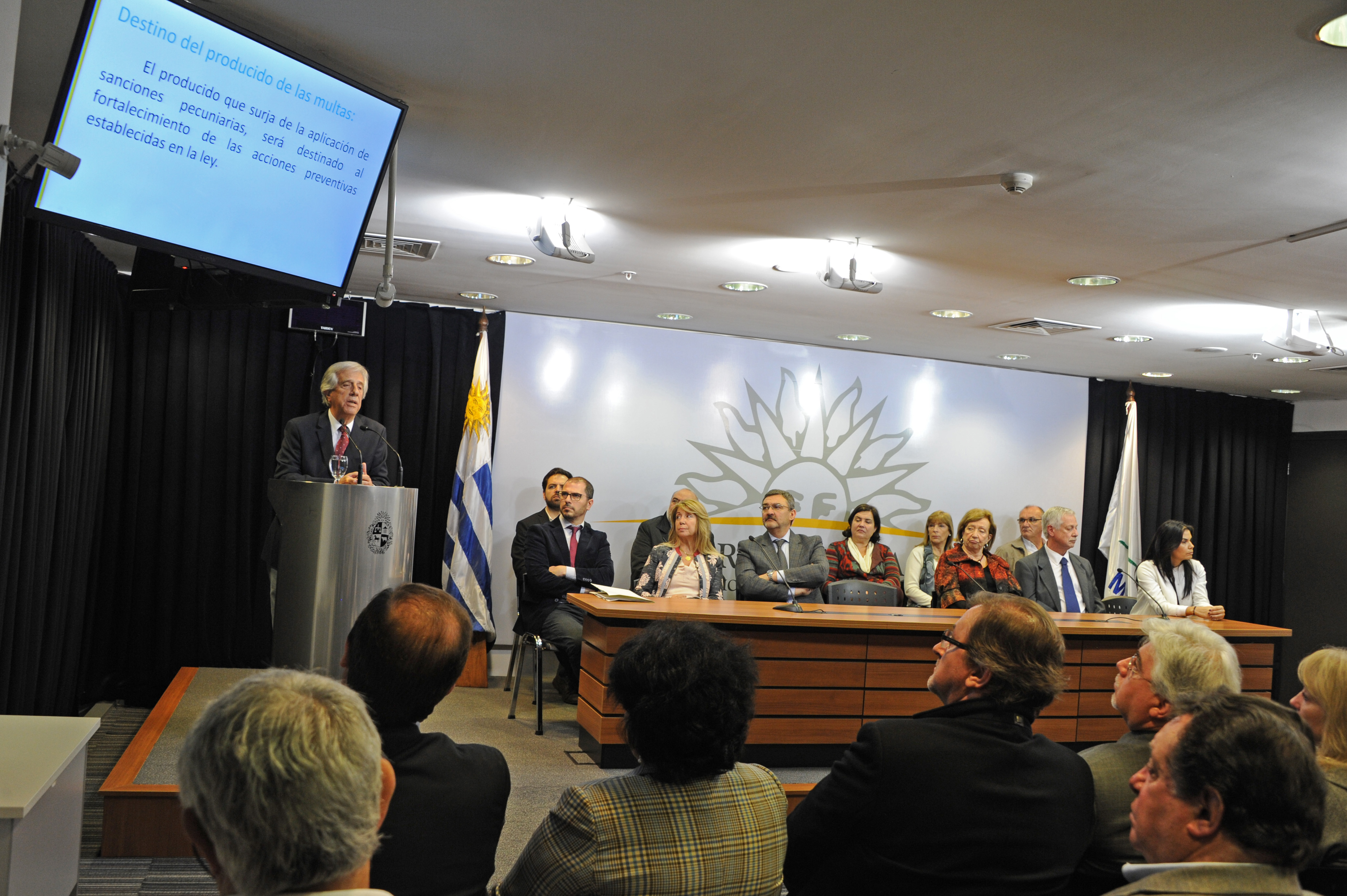 Tabaré Vázquez presenta el proyecto de ley