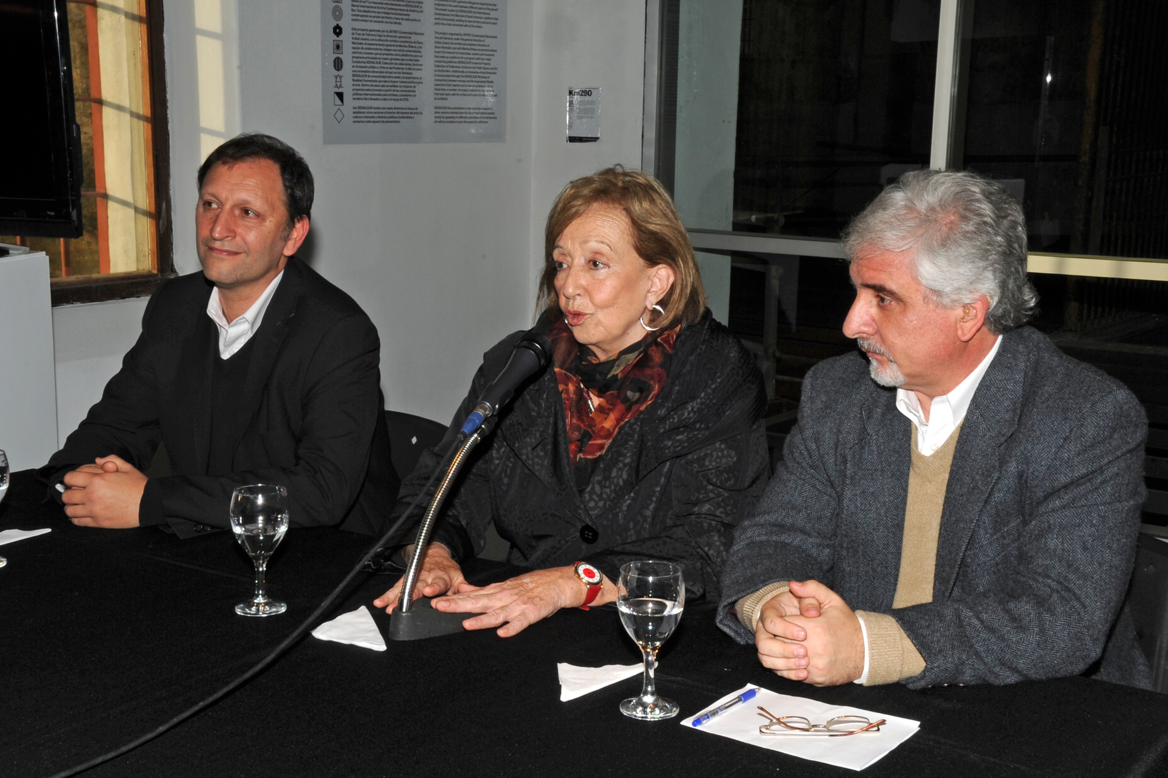 Ministra María Julia Muñoz, dirigiéndose a los presentes