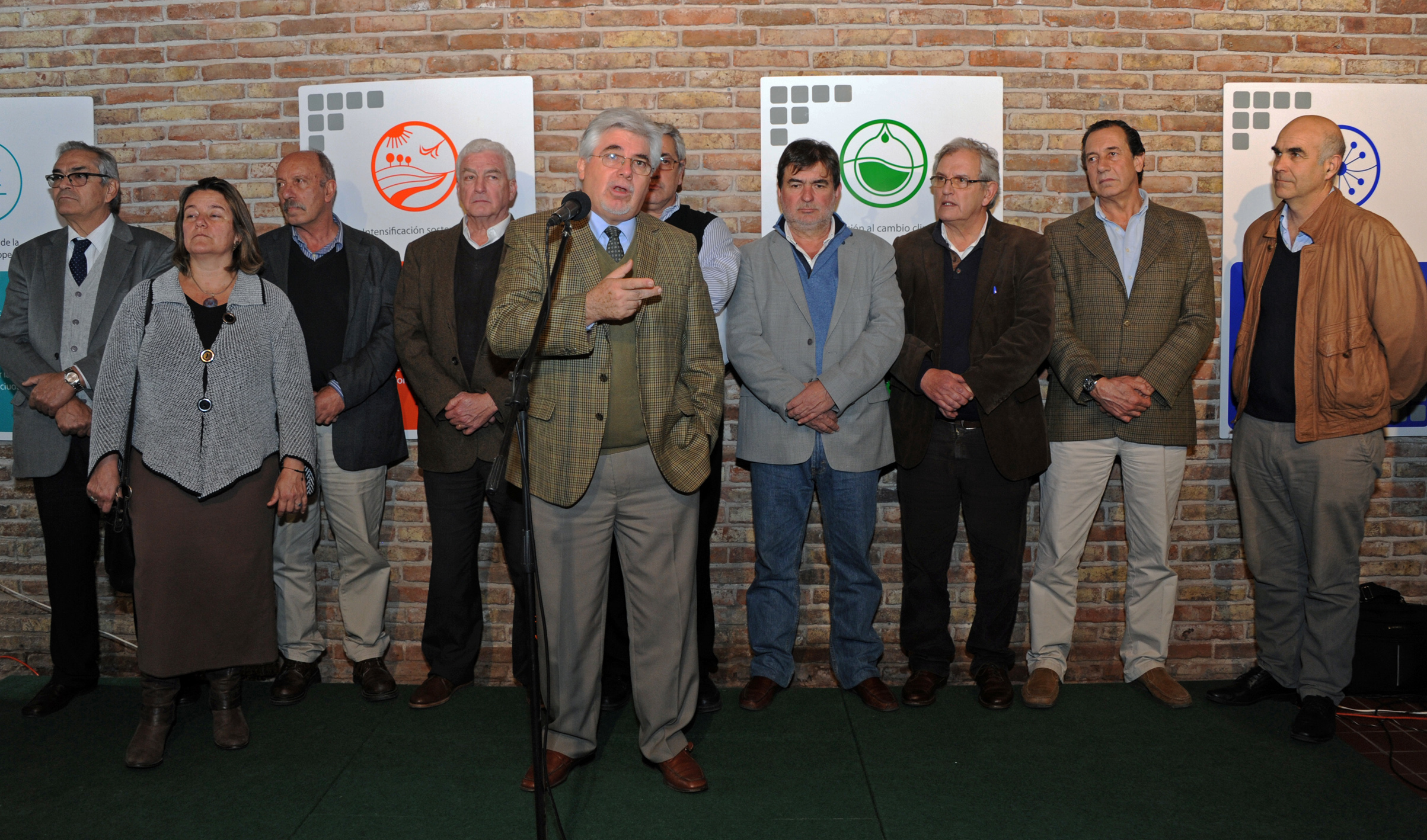 Tabaré Aguerre en inauguración de estand en Expo Prado