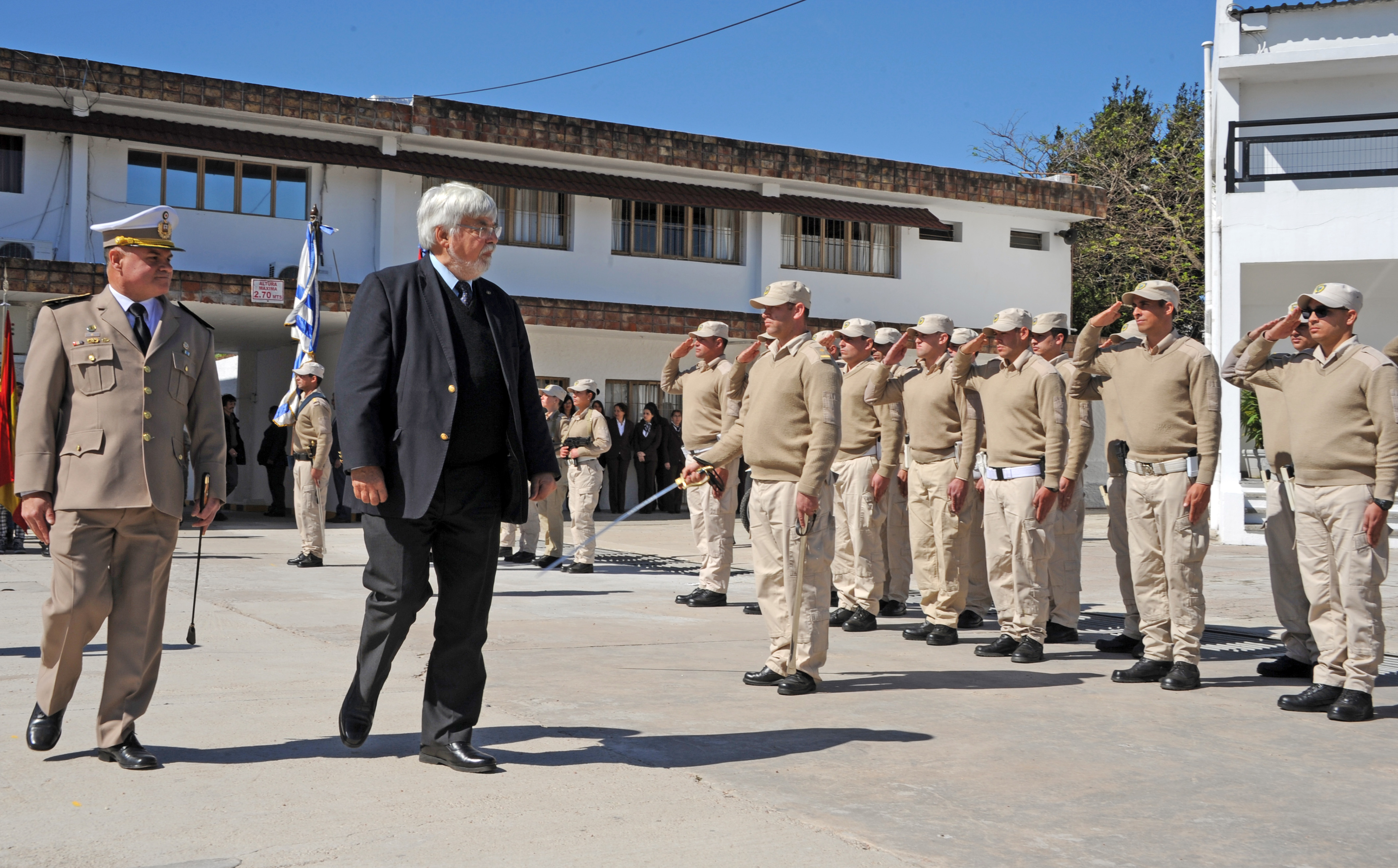 Ministro Eduardo Bonomi en acto de 63.º aniversario de la Policía Nacional de Tránsito