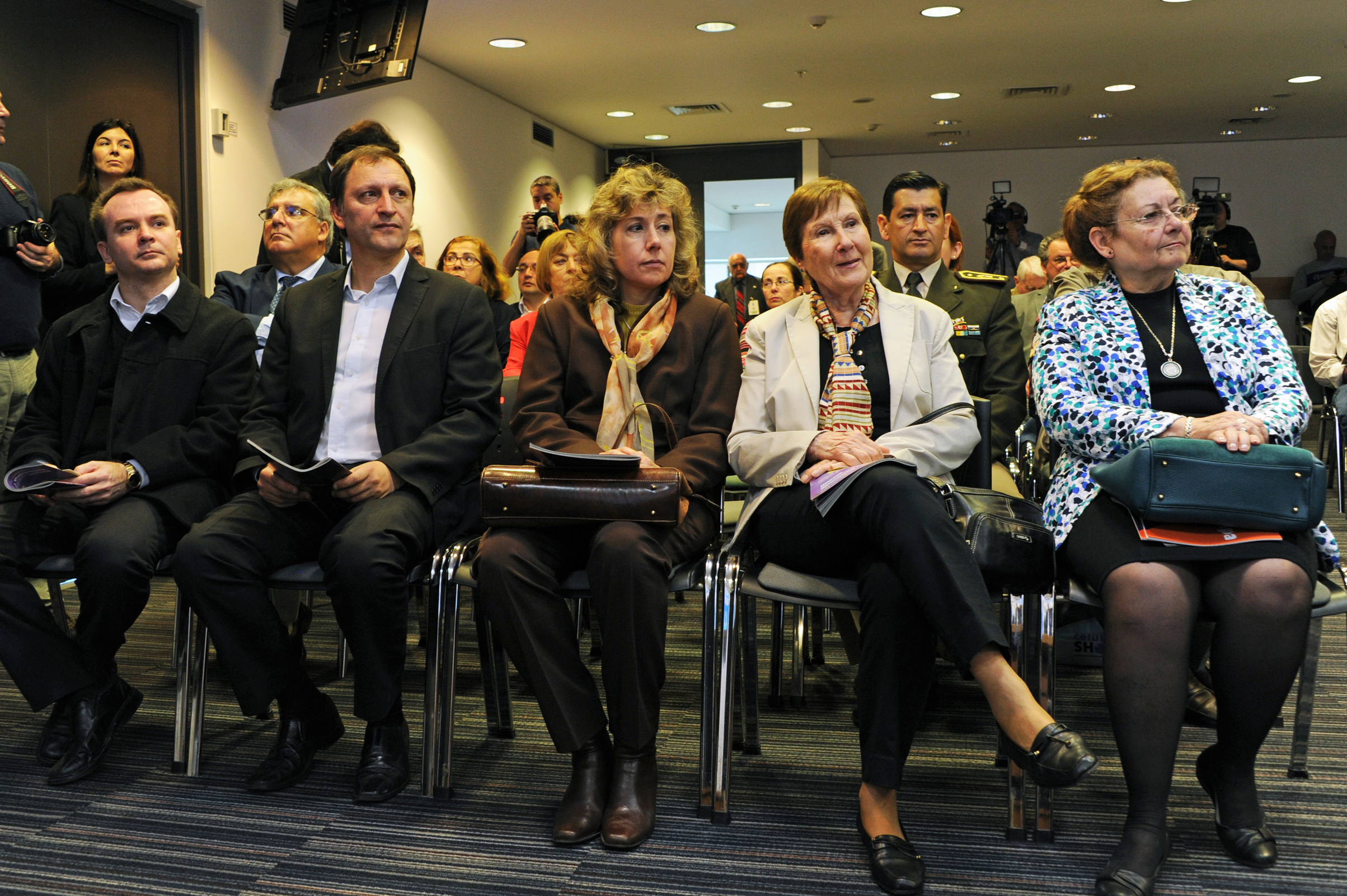 Asistentes al lanzamiento