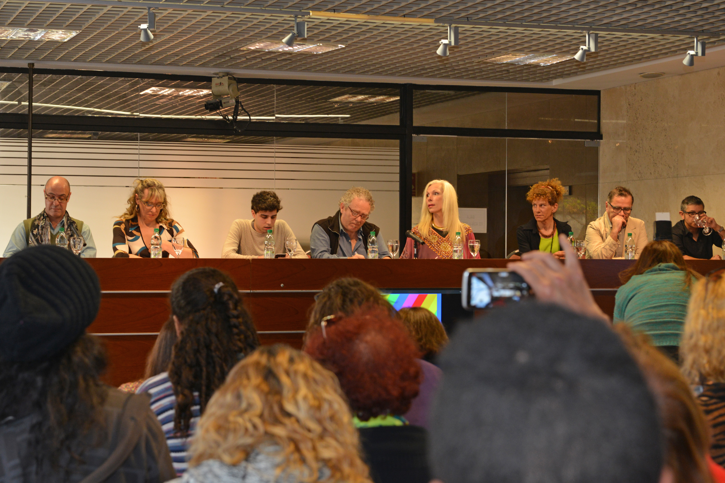 Mesa de autoridades en inicio de la actividad