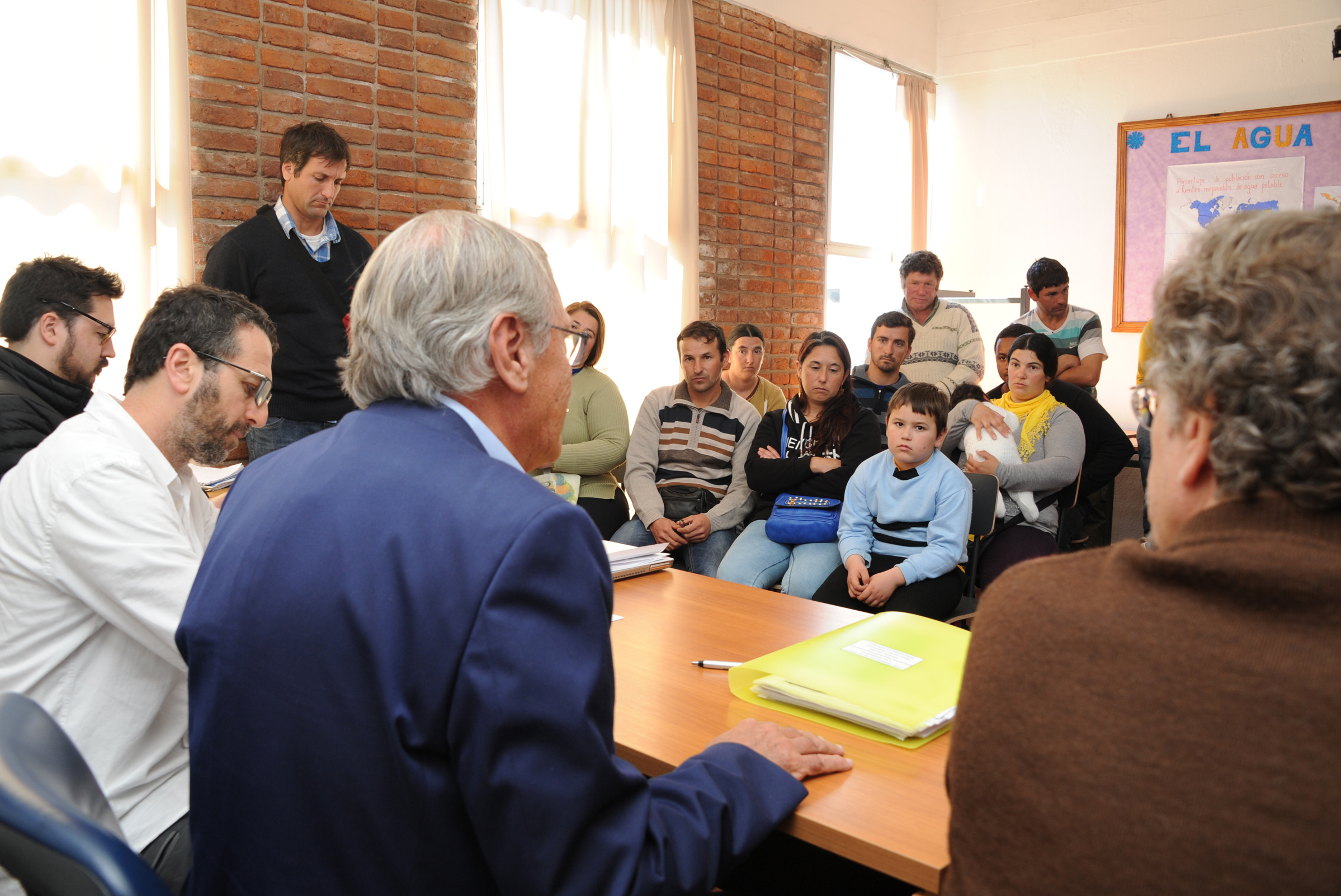 Ministro interino de Vivienda, Ordenamiento Territorial y Medio Ambiente, Jorge Rucks, en audiencias en Rocha