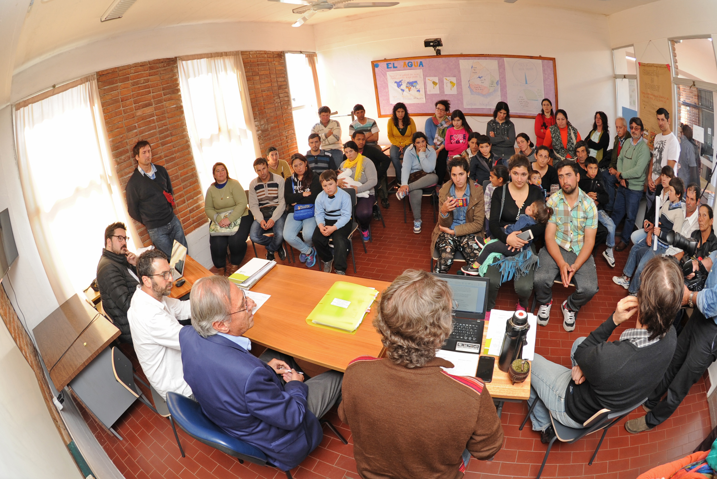 Ministro interino de Vivienda, Ordenamiento Territorial y Medio Ambiente, Jorge Rucks, en audiencias en Rocha