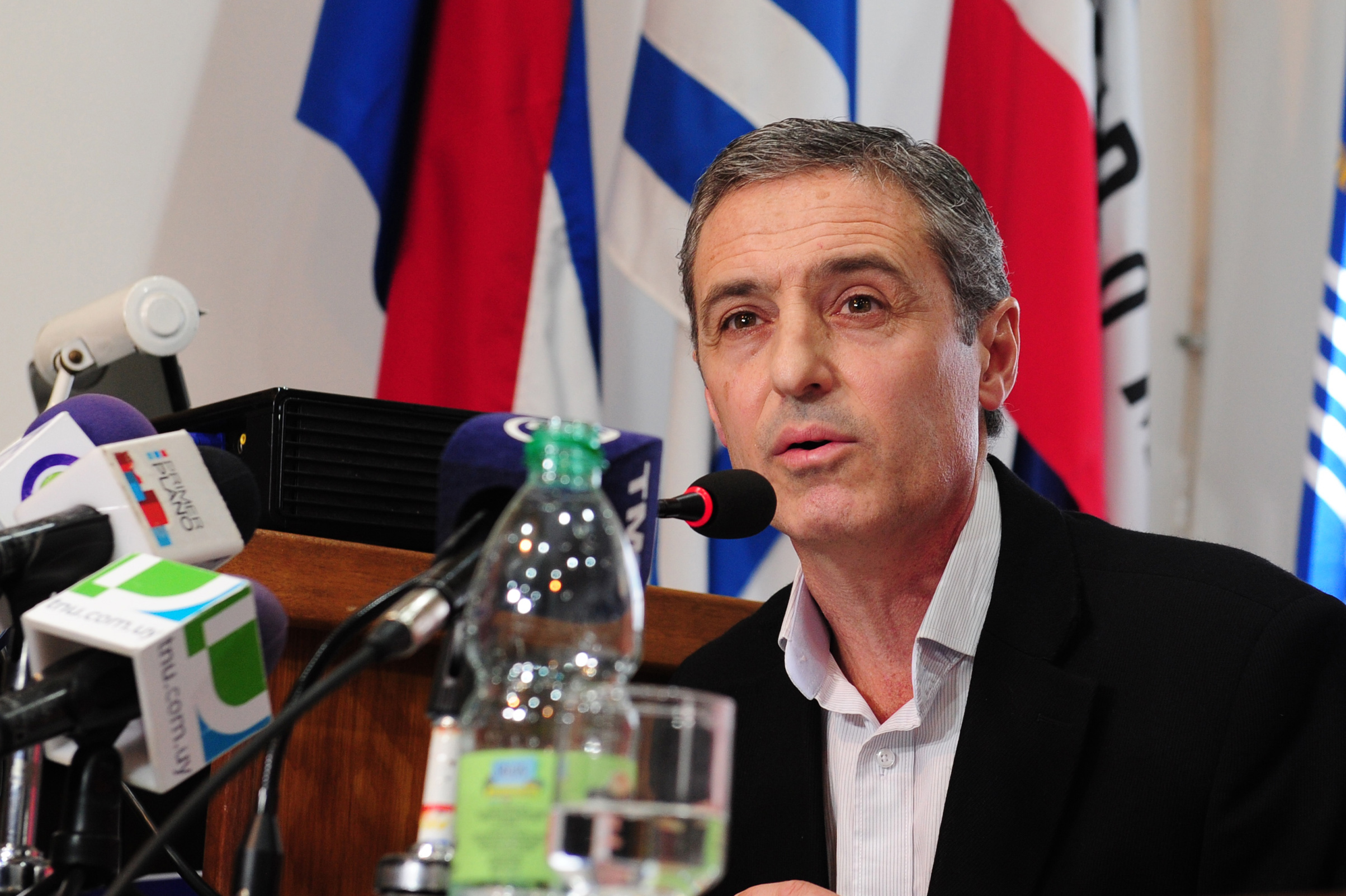 Presidente de la Agencia Nacional de Desarrollo, Martín Dibaboure, dirigiéndose a los presentes