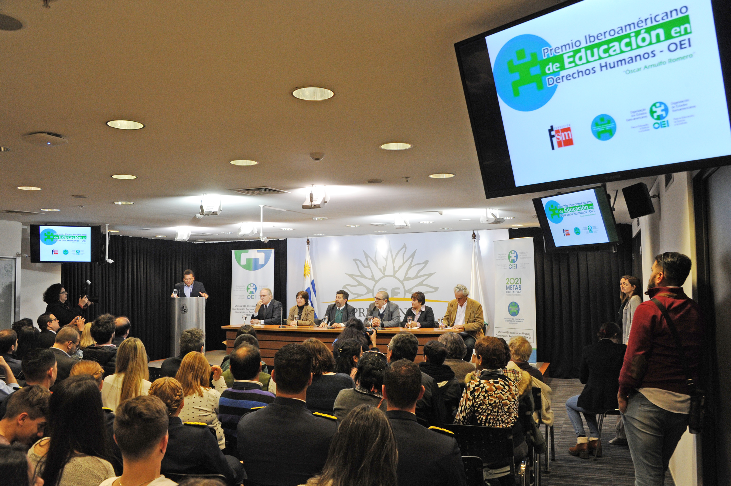 Conferencia de entrega de Premio Óscar Arnulfo Romero