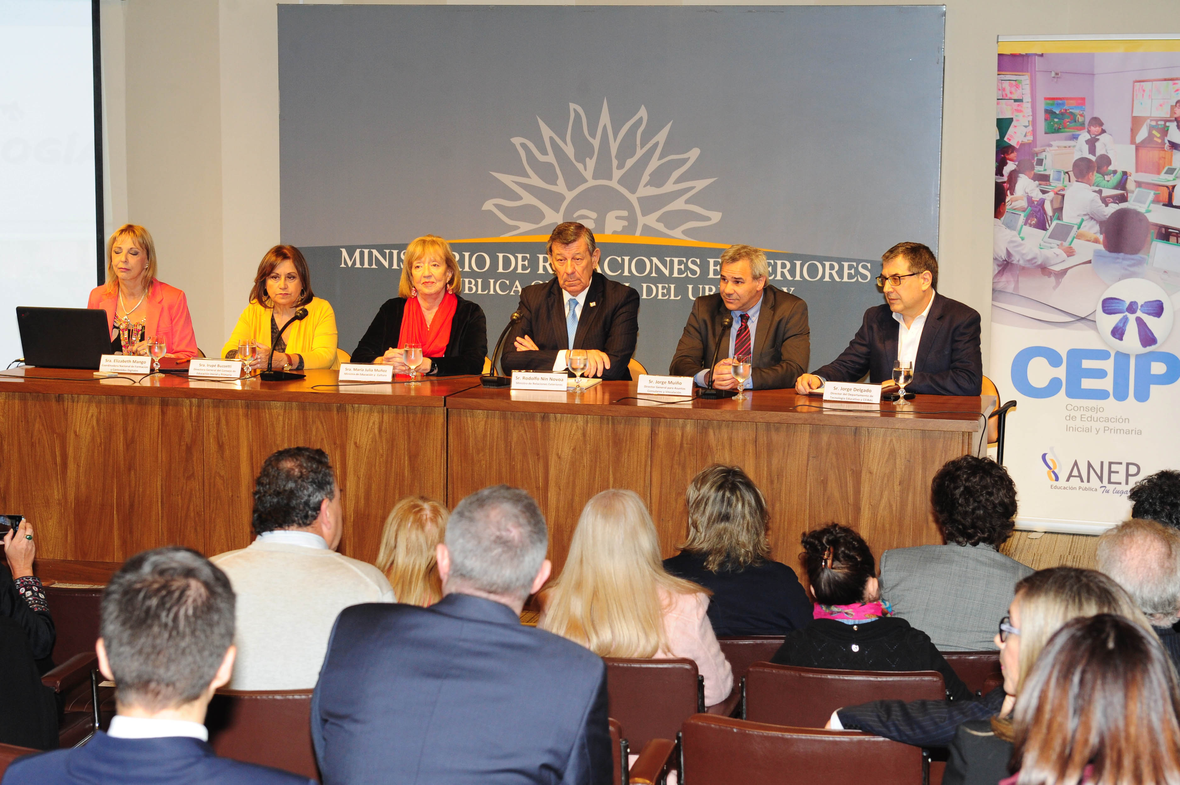 MEC y RREE suscribieron un acuerdo que permitirá implementar el programa “Escuela Uruguay en el Mundo”