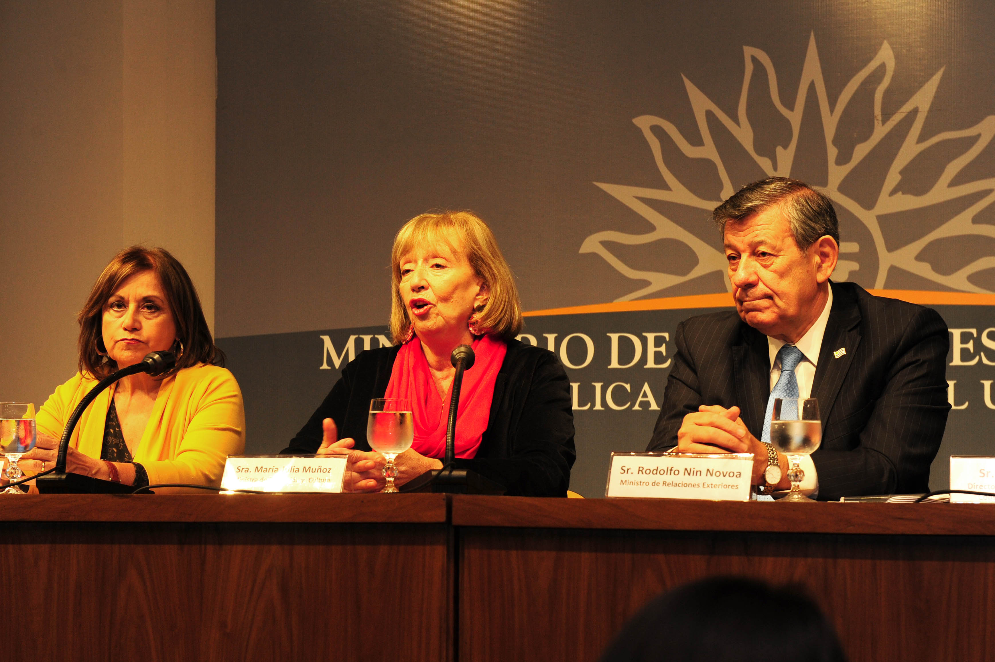 MEC y RREE suscribieron un acuerdo que permitirá implementar el programa “Escuela Uruguay en el Mundo”