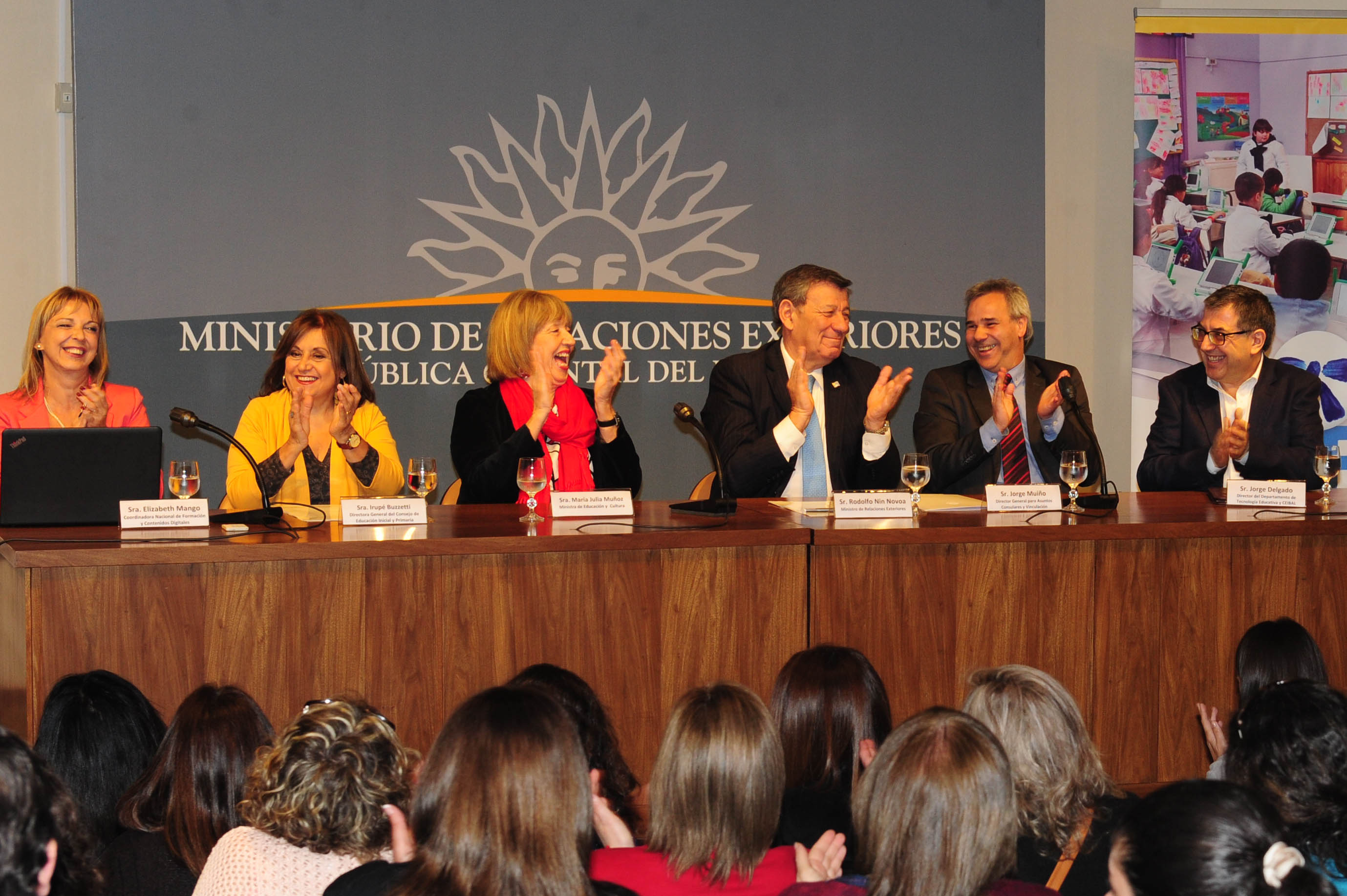 MEC y RREE suscribieron un acuerdo que permitirá implementar el programa “Escuela Uruguay en el Mundo”