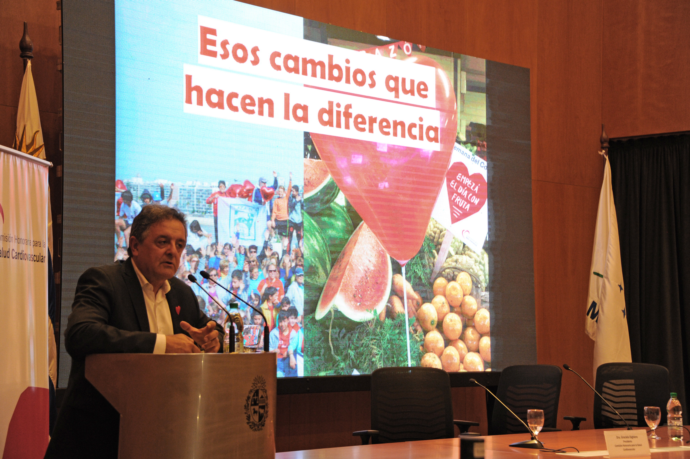 Director ejecutivo de la Comisión Honoraria para la Salud Cardiovascular, Mario Zelarayán, haciendo uso de la palabra