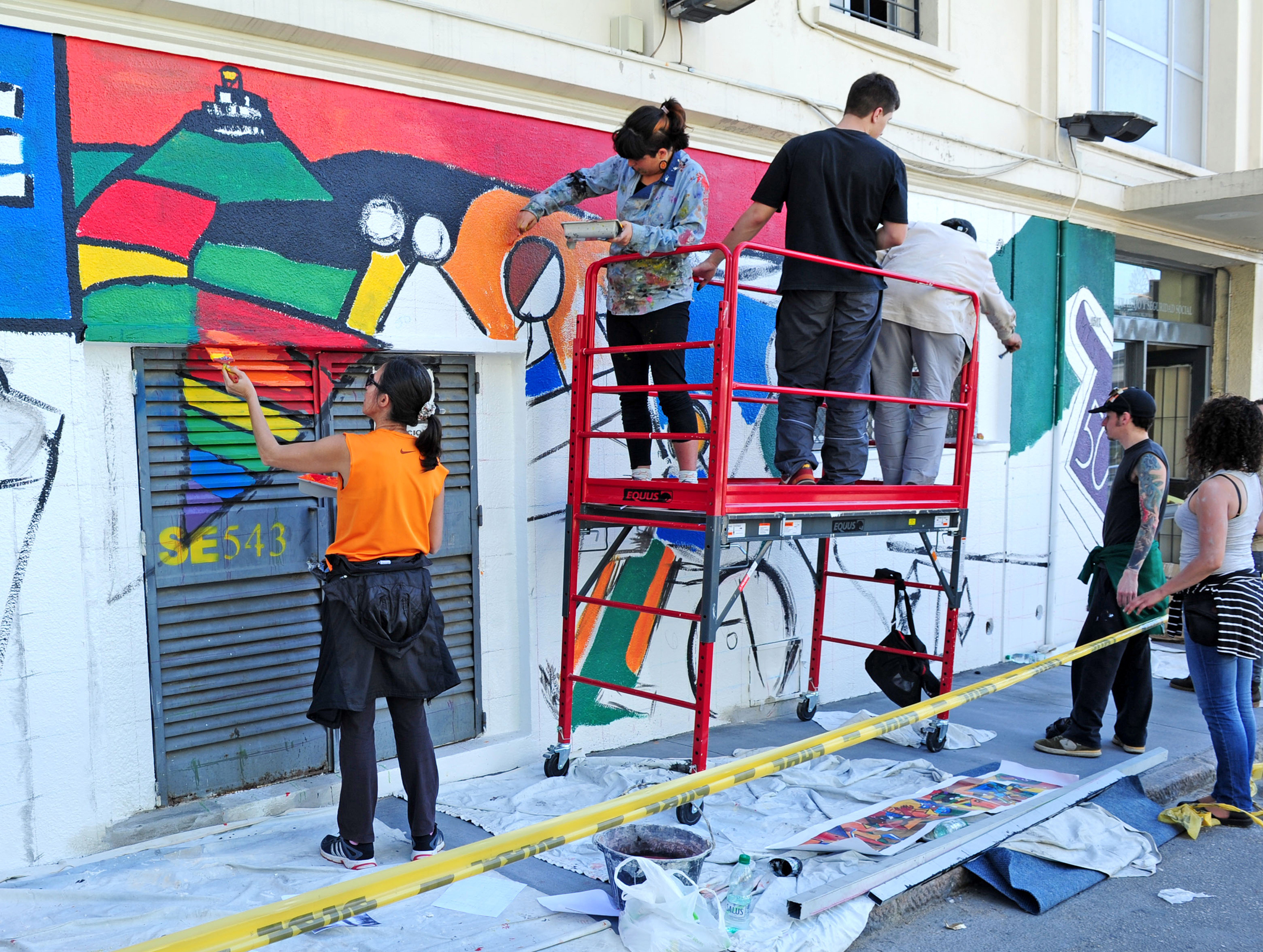 Pintado de mural en la fachada del Ministerio de Trabajo y Seguridad Social