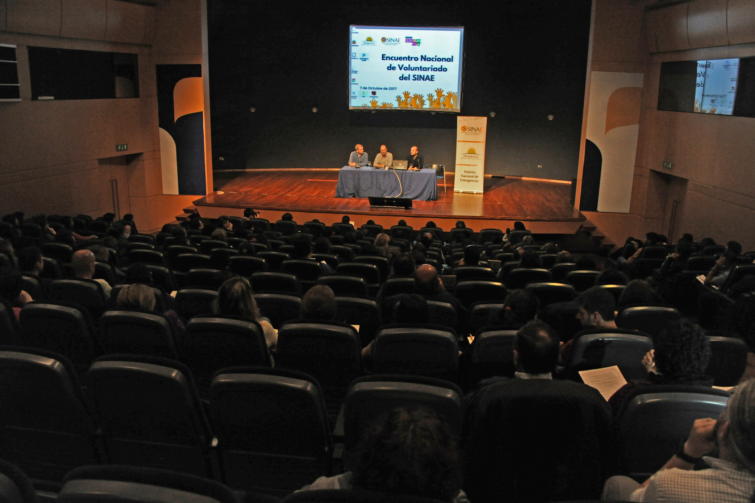Prosecretario Juan Andrés Roballo, dirigiéndose a los presentes