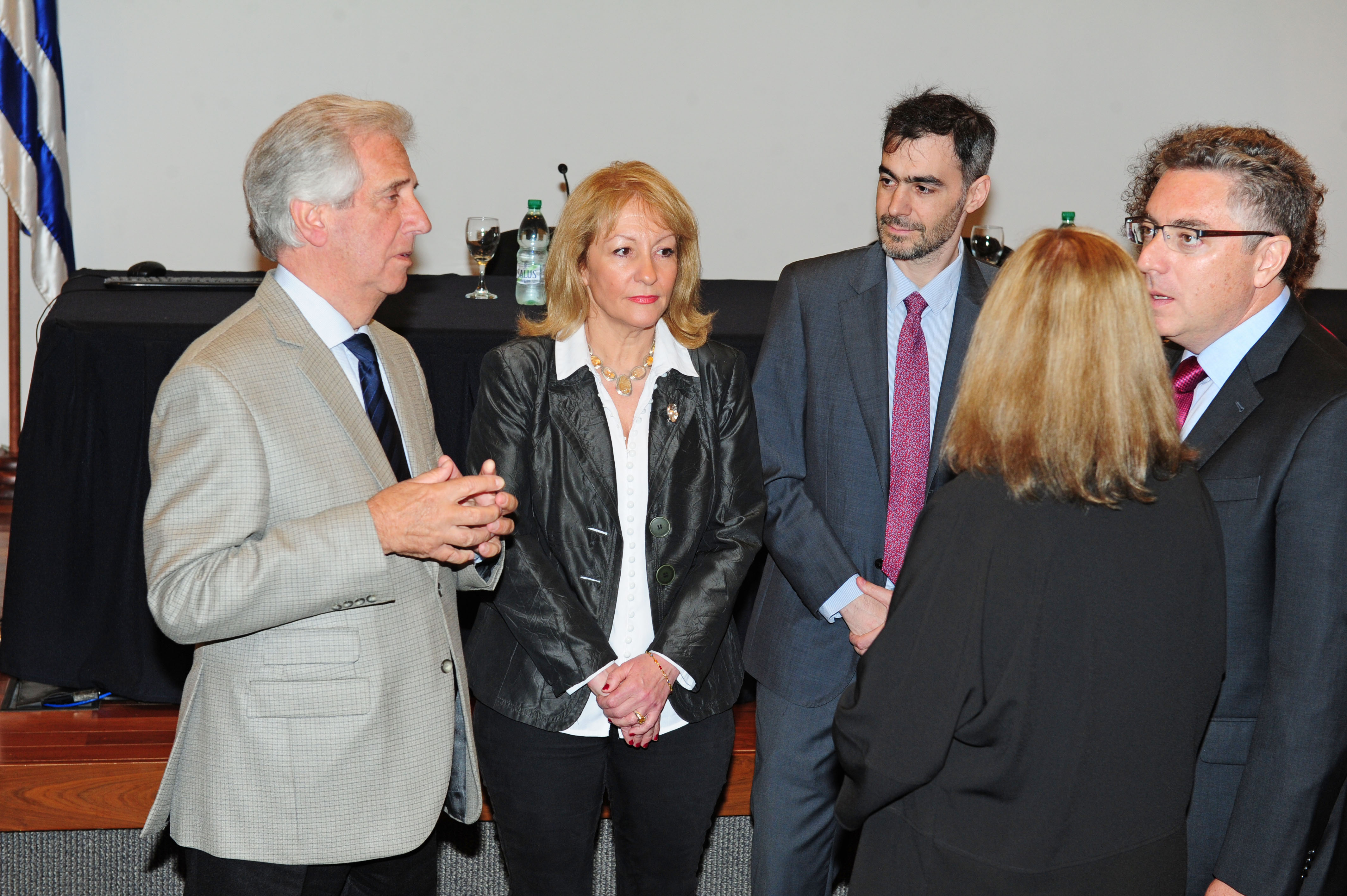 Tabaré Vázquez saluda a la directora del Área de Educación en Ciencias del Instituto Weizmann, Liat Ben David